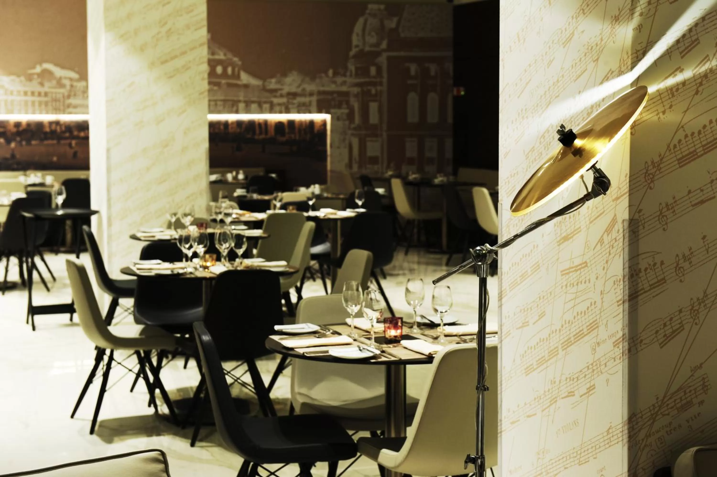 Lounge or bar in Mercure Bucharest City Center