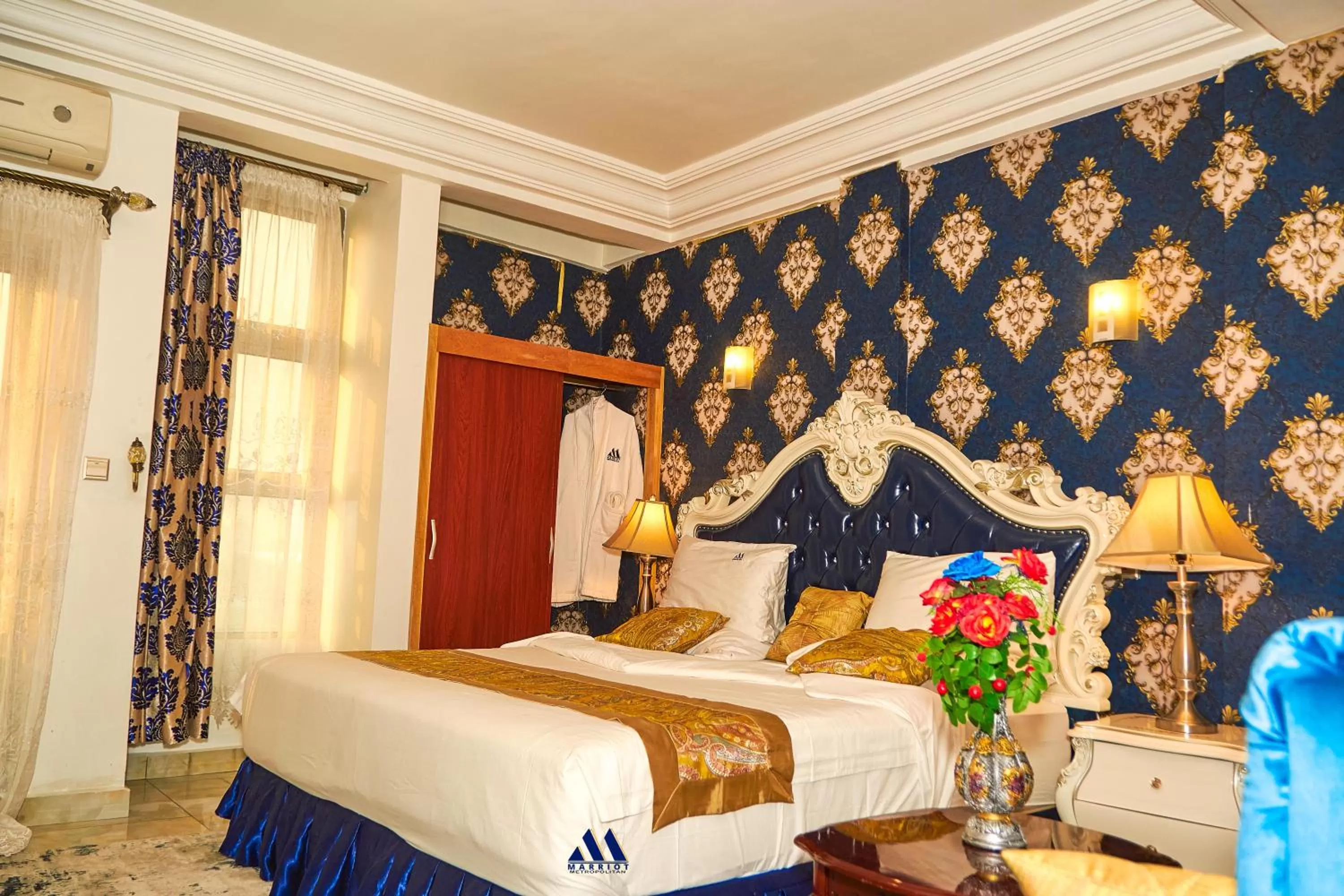 Bedroom, Bed in Marriot Metropolitan Hotel