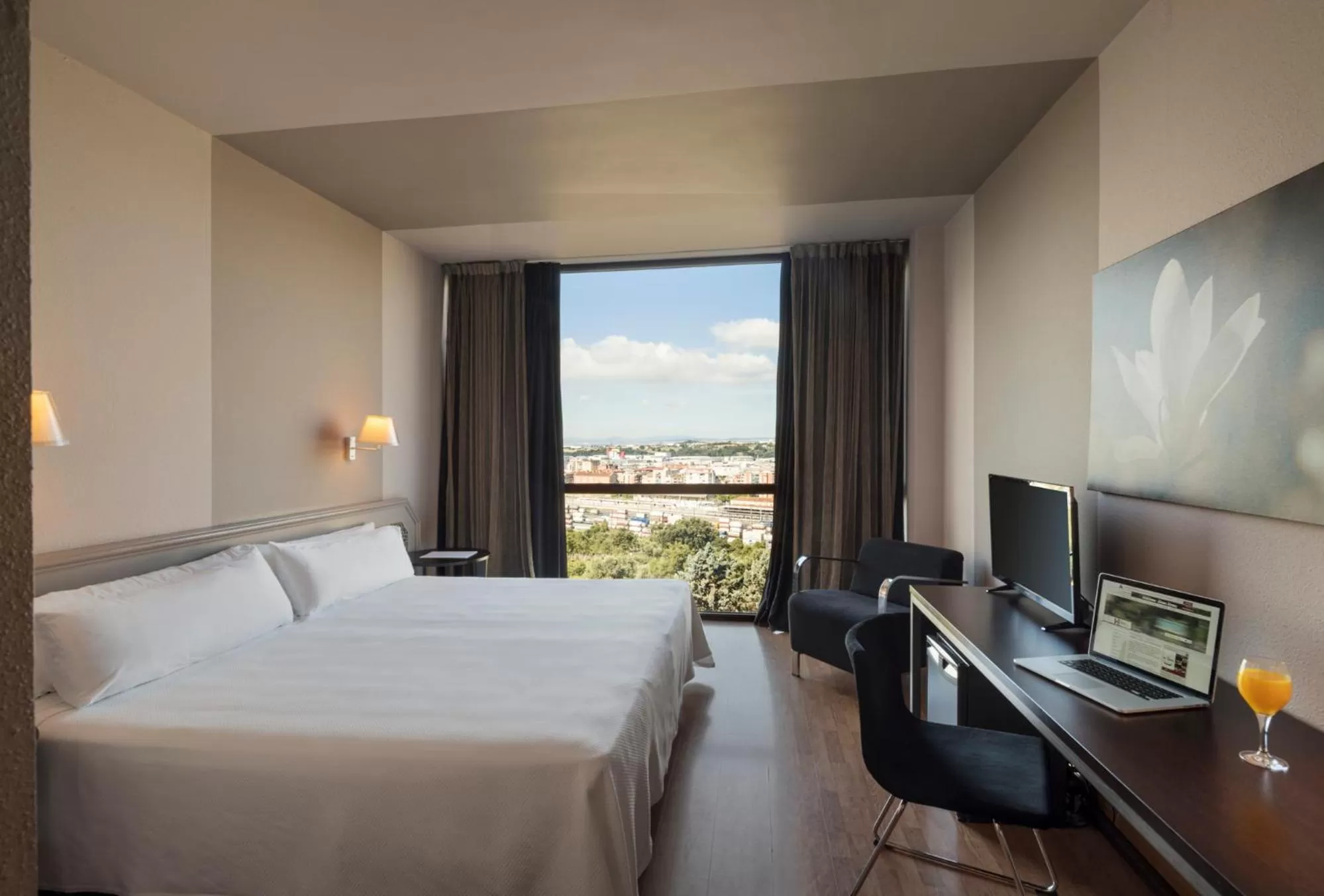 Photo of the whole room, Bed in Ciutat de Granollers