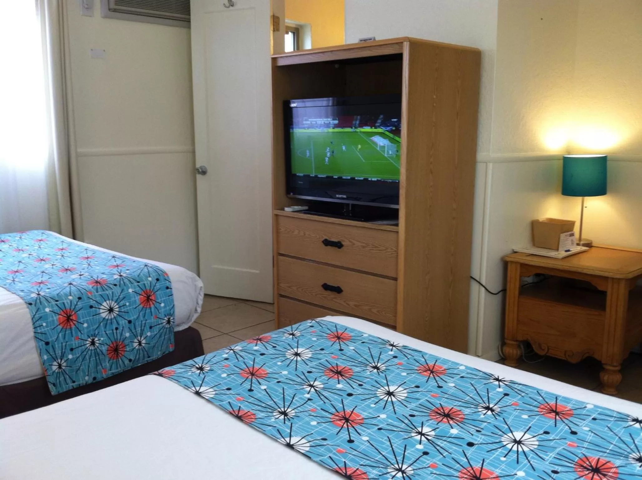 TV and multimedia, Bed in Rocket Inn