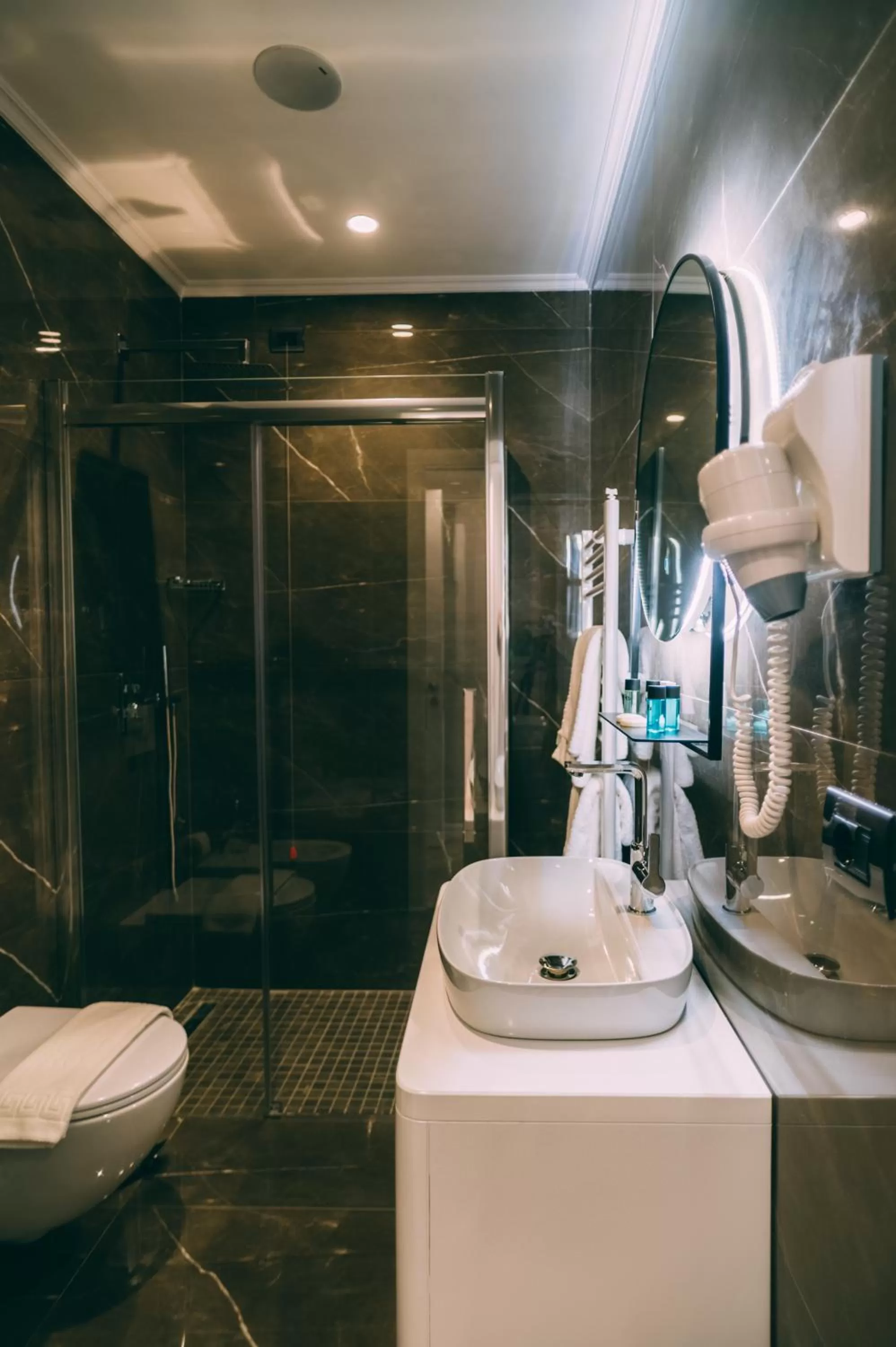 Shower in Hotel Stela Center