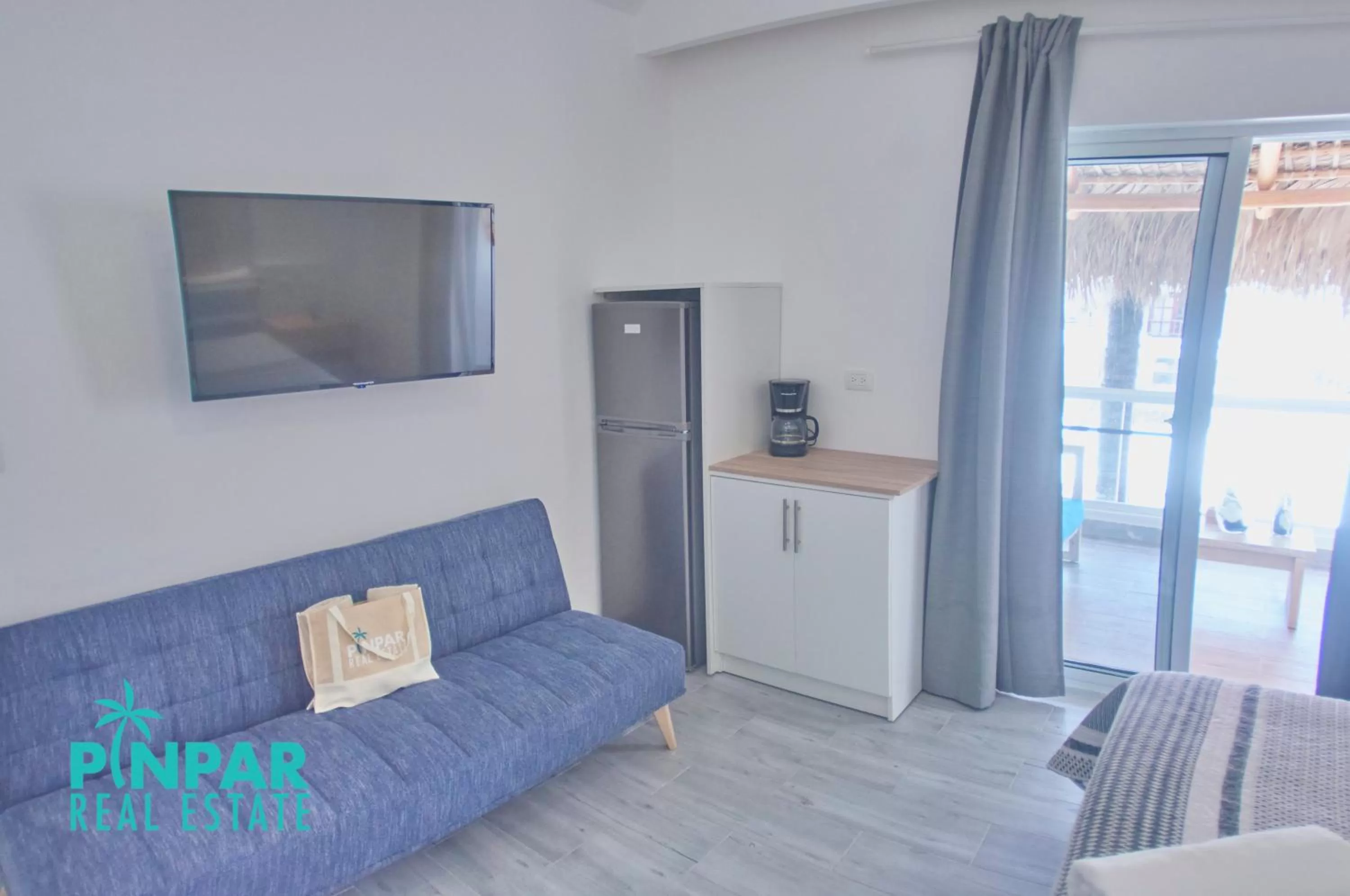 Communal lounge/ TV room in Villa Blanca Beach Club