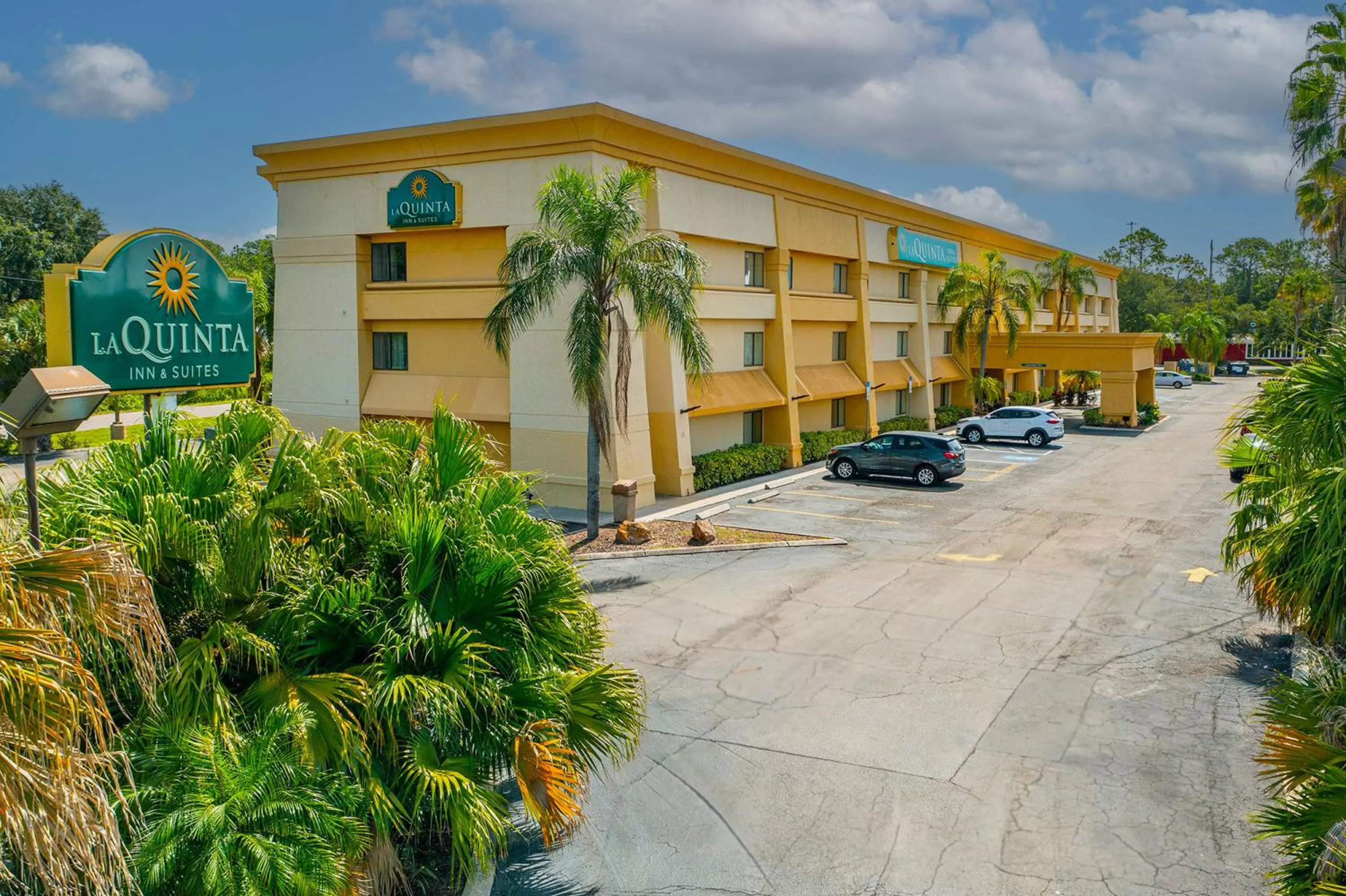 Property building in La Quinta by Wyndham Tampa Brandon West