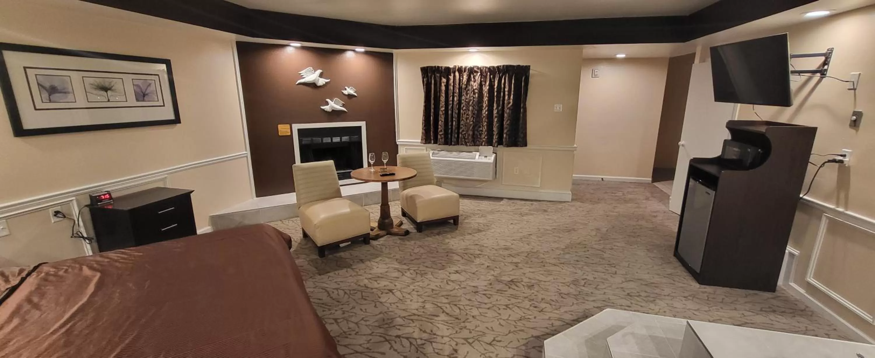 Evening entertainment, Bed in Inn of the Dove Harrisburg-Hershey Romantic Suites