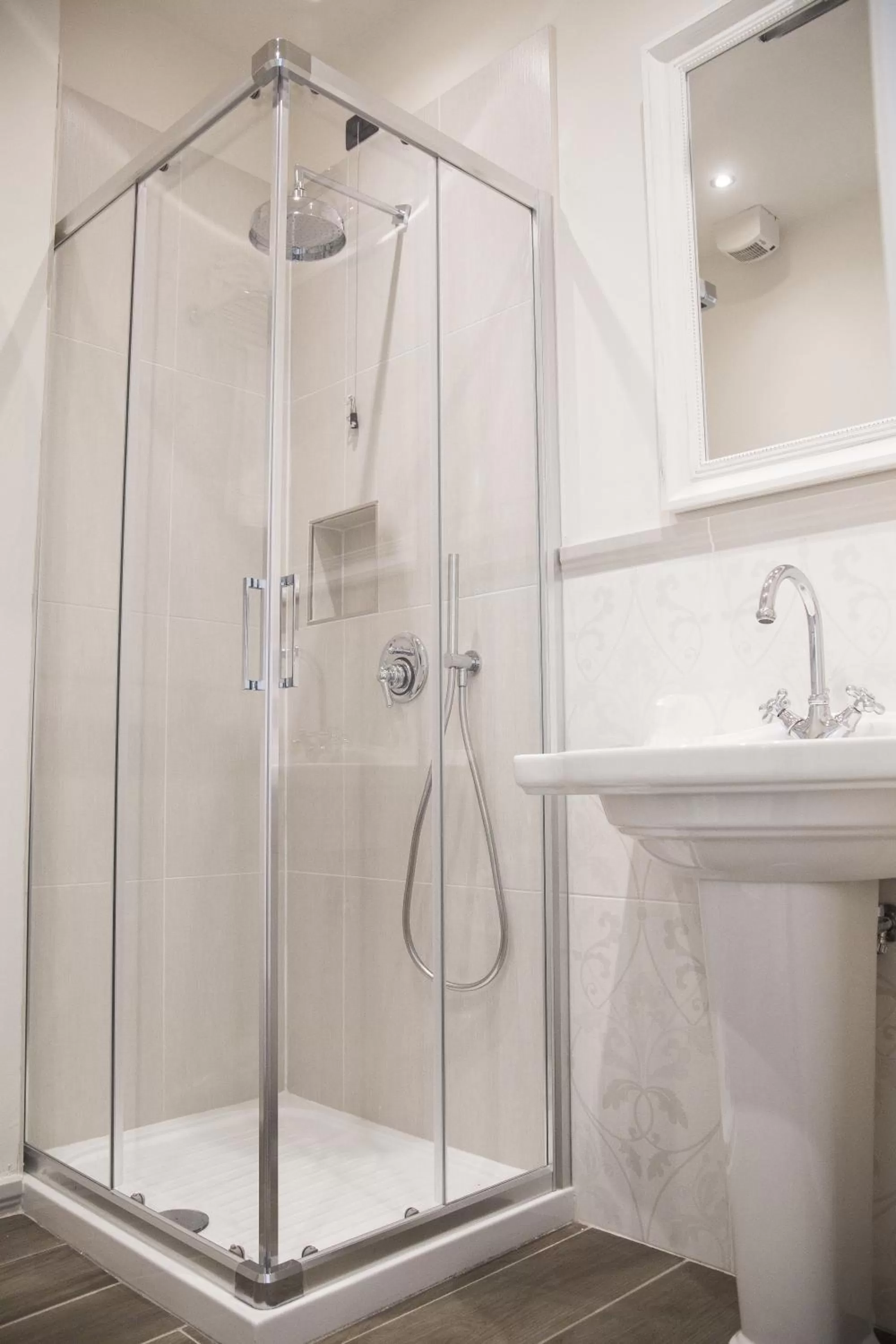 Shower in Tornabuoni View