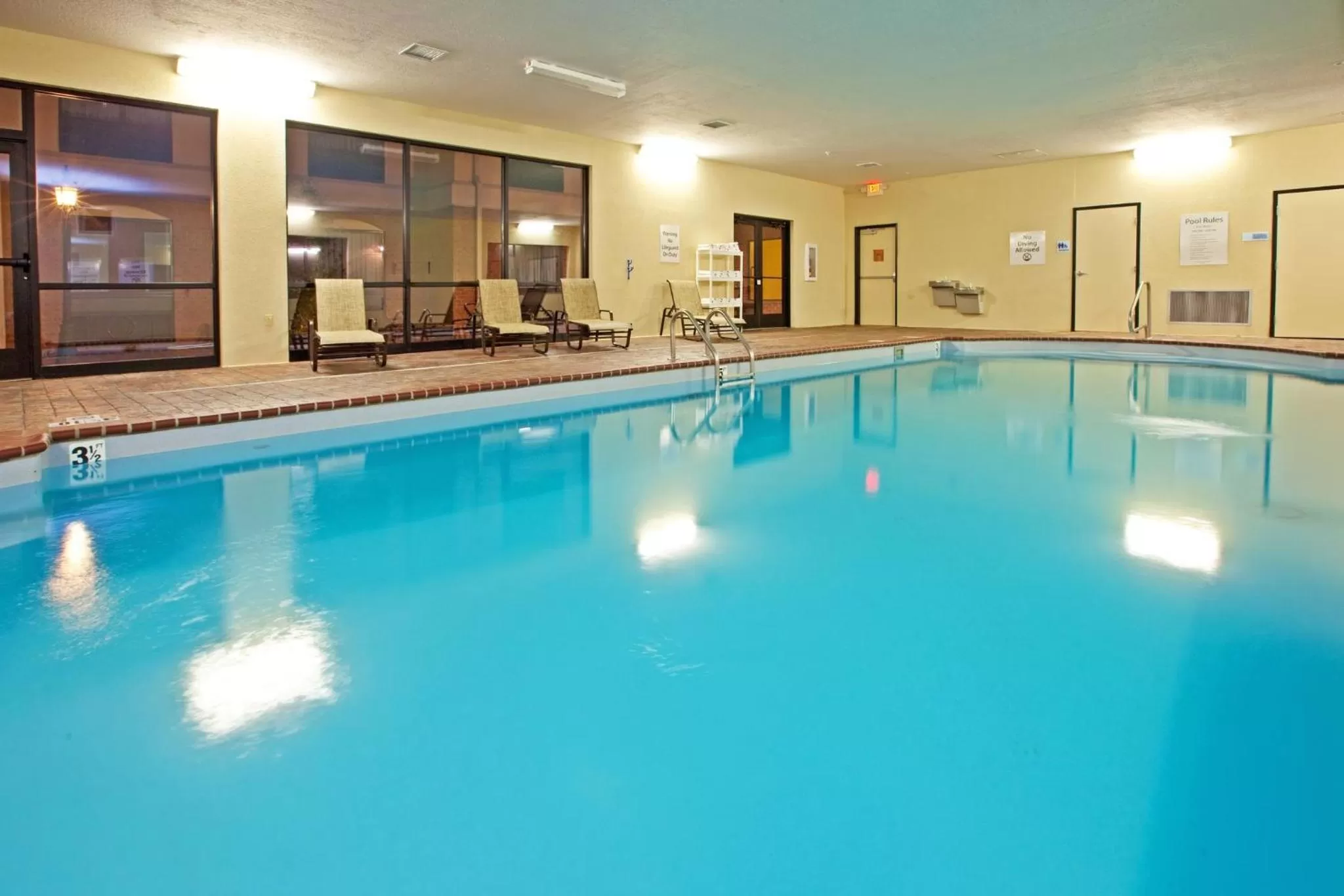 Swimming pool in Holiday Inn Express Hotel & Suites Franklin by IHG