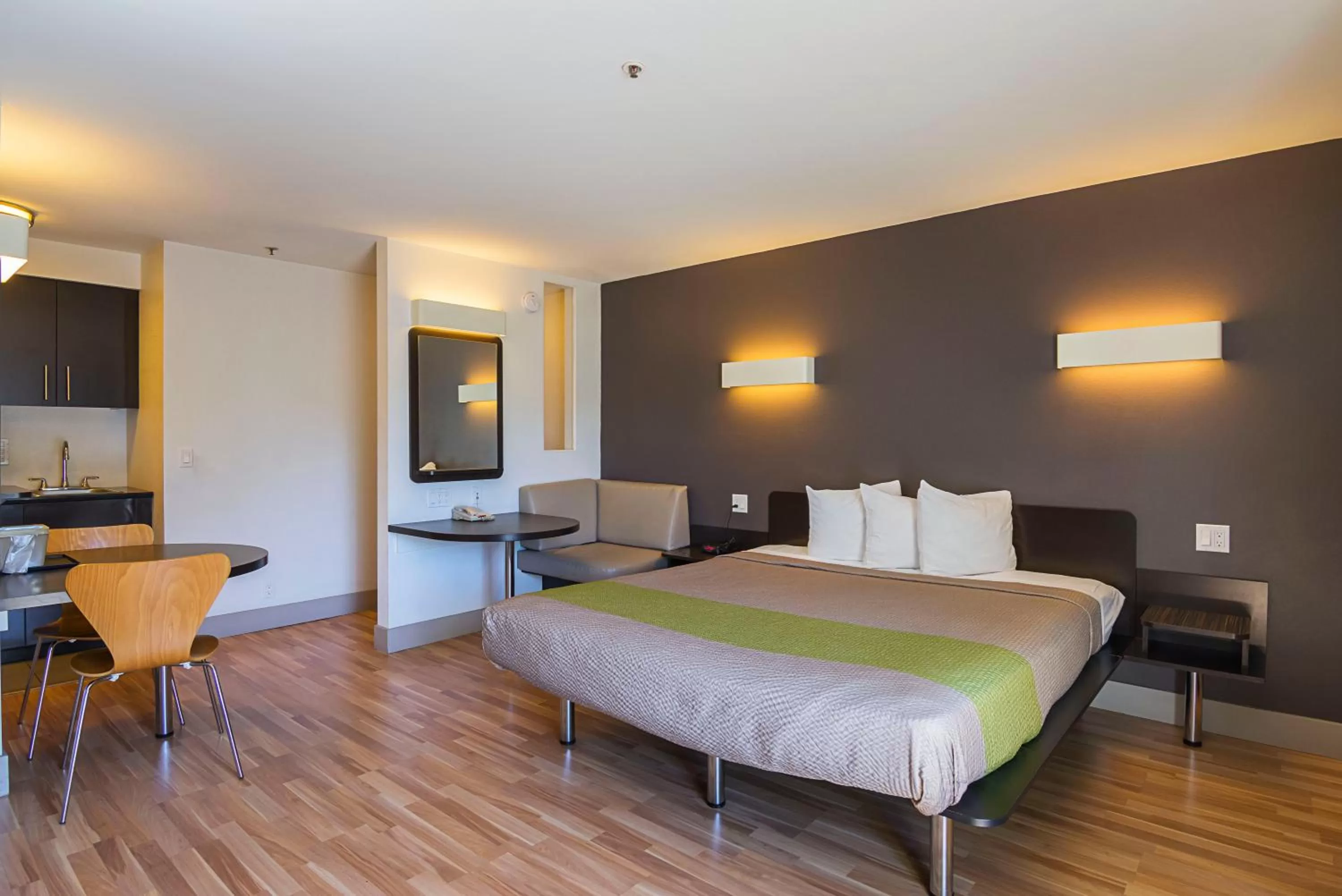 Photo of the whole room, Bed in Studio 6-Concord, CA