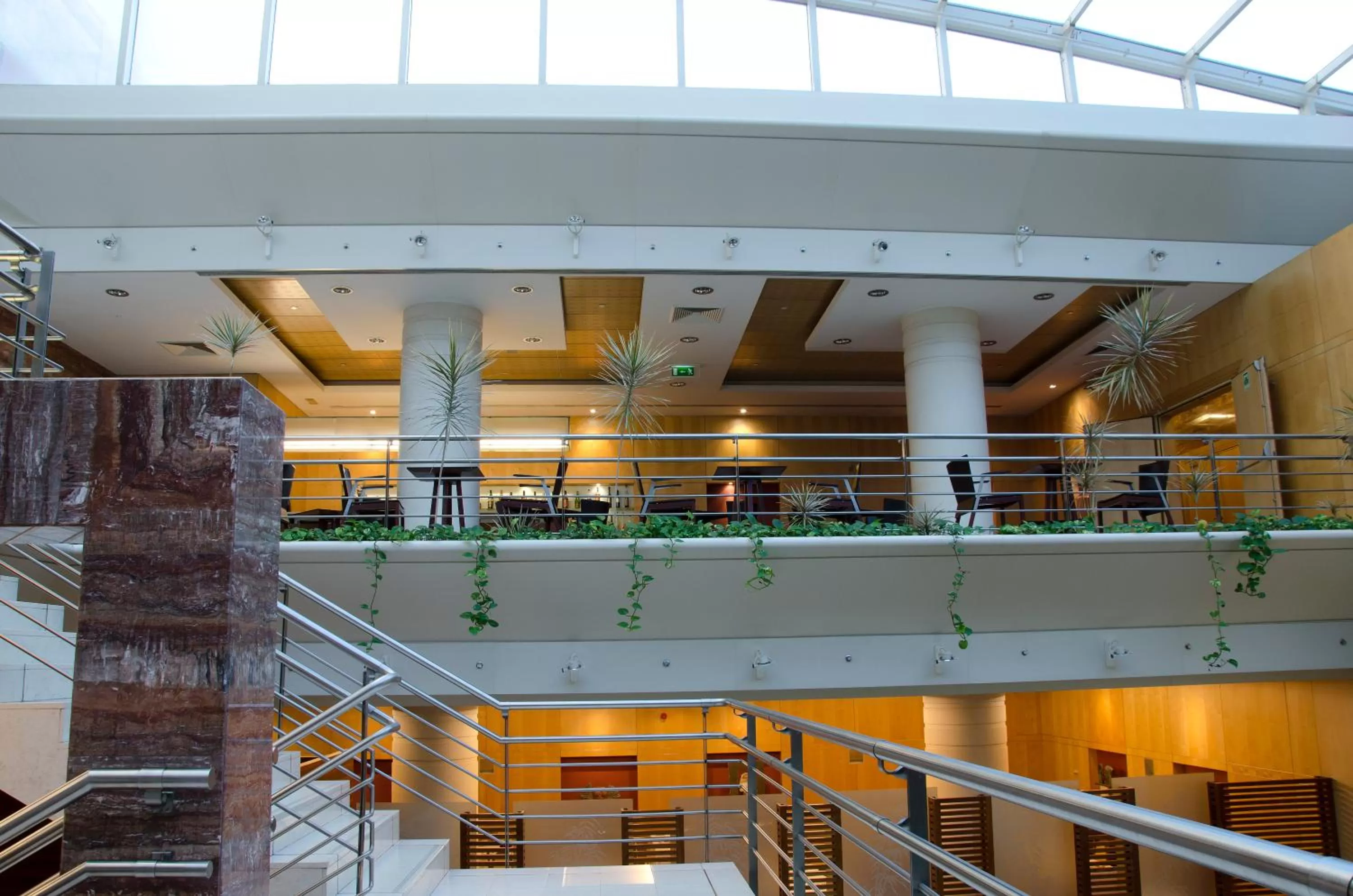 Lobby or reception in VIP Executive Entrecampos Hotel & Conference