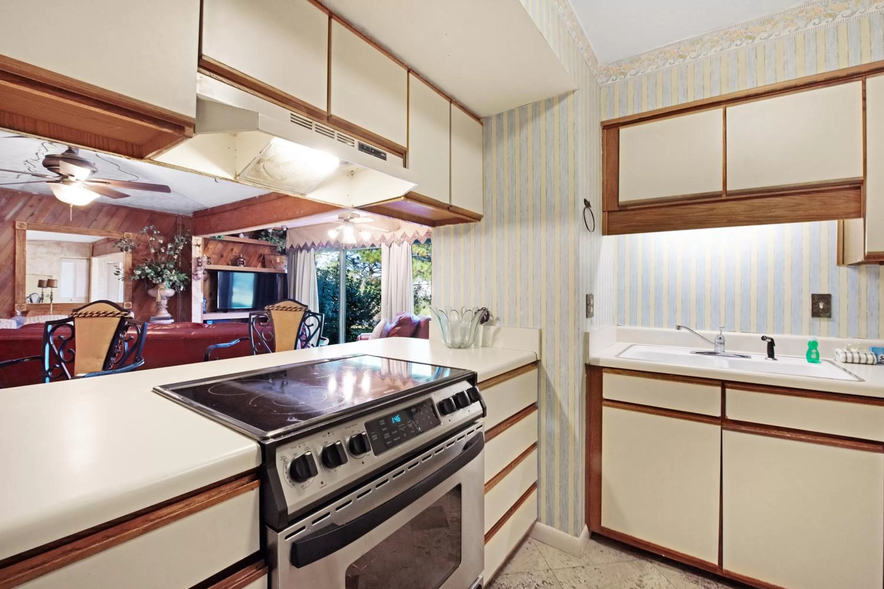 Kitchen/Kitchenette in Gulf Terrace 181