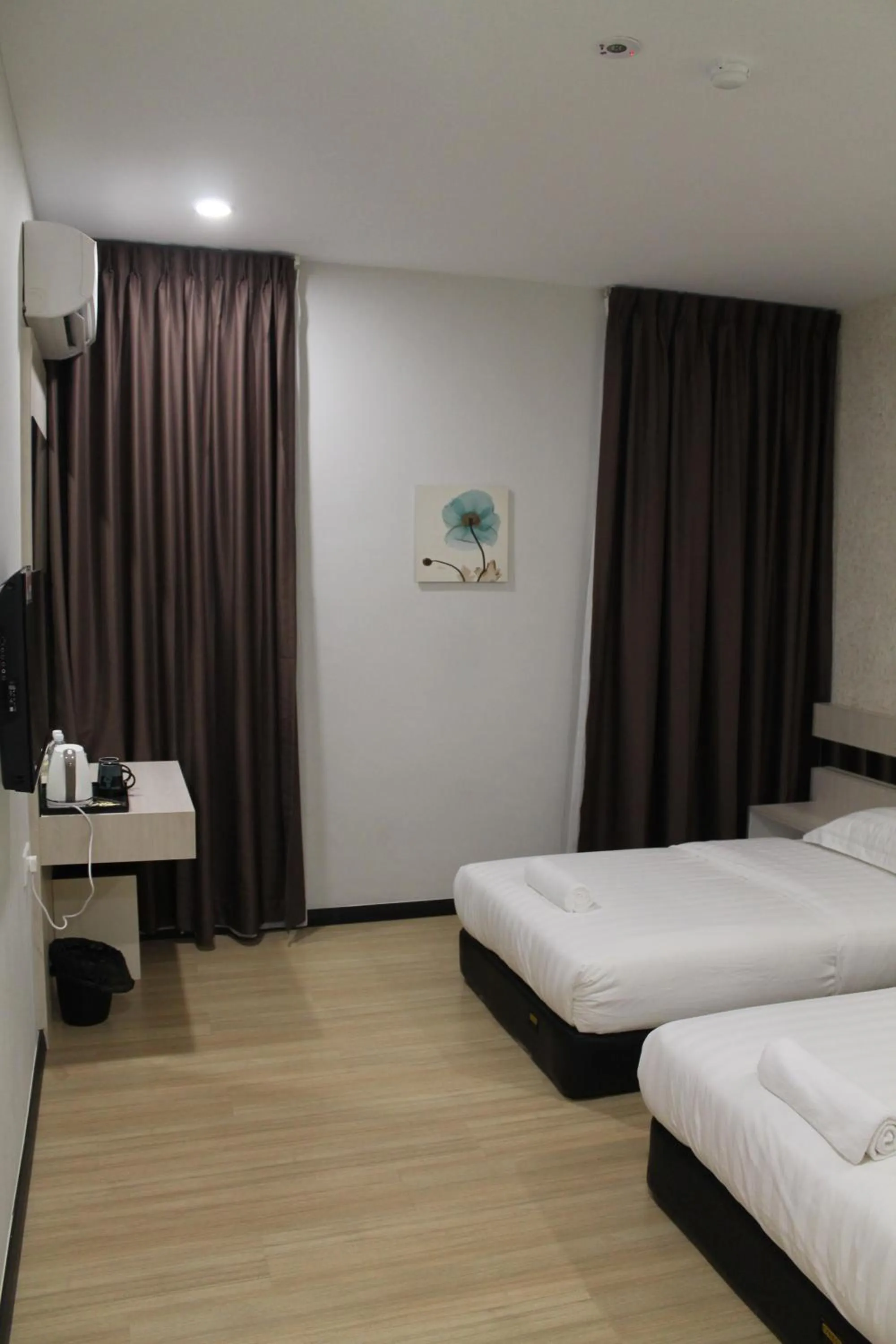 Bedroom, Bed in The Velton Inn