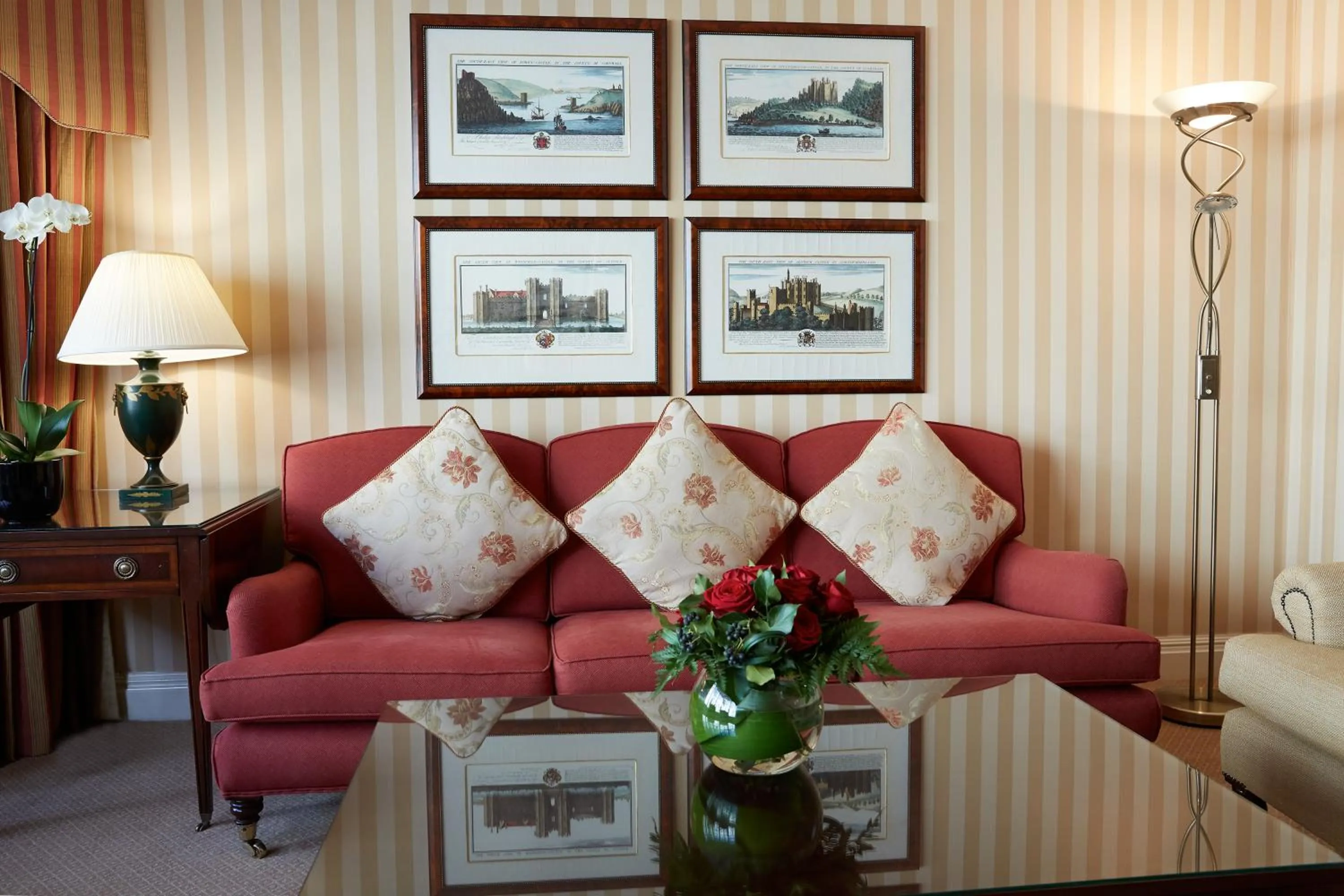 Seating area in Cheval Thorney Court at Hyde Park