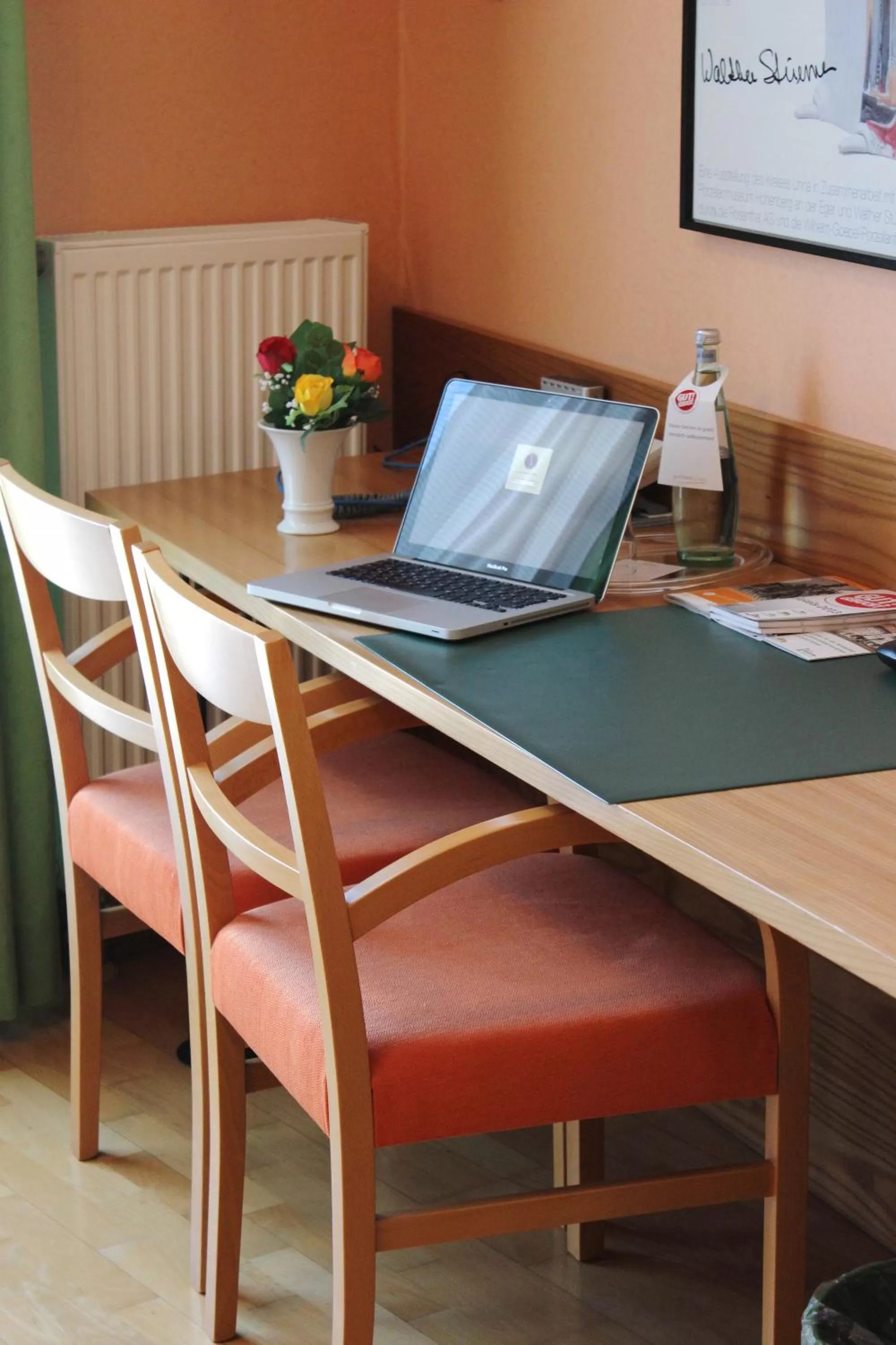 TV and multimedia, TV/Entertainment Center in An der Persiluhr Stadt-gut-Hotel