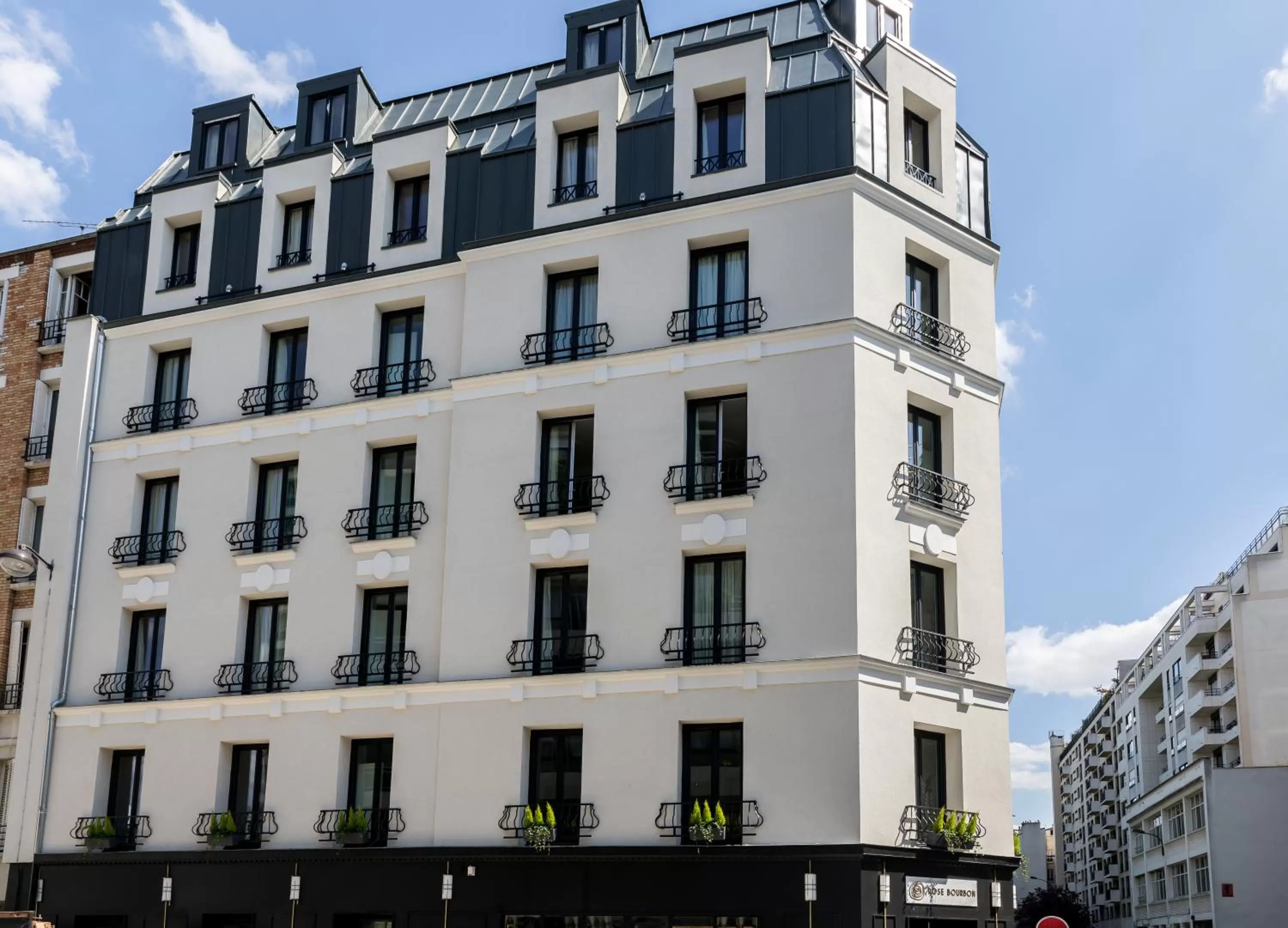 Facade/entrance in Rose Bourbon