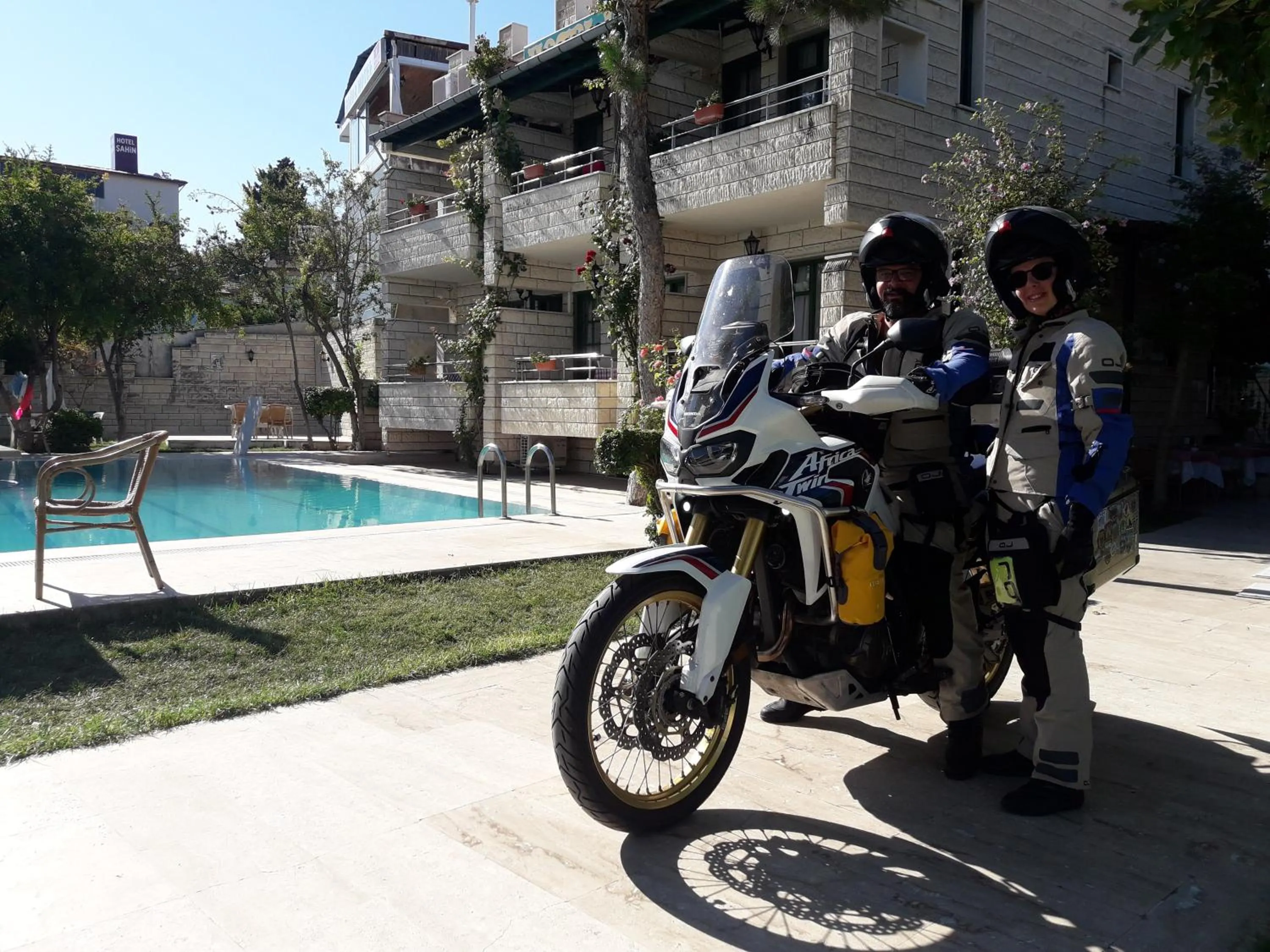 People in Hotel HAL-TUR