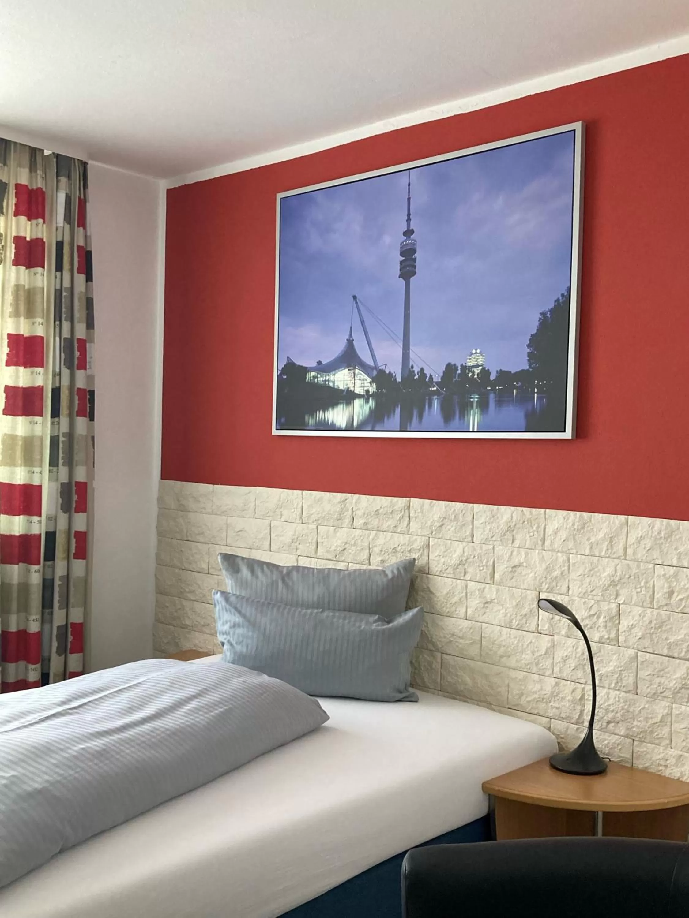 Bed in Hotel KonradP Holzkirchen