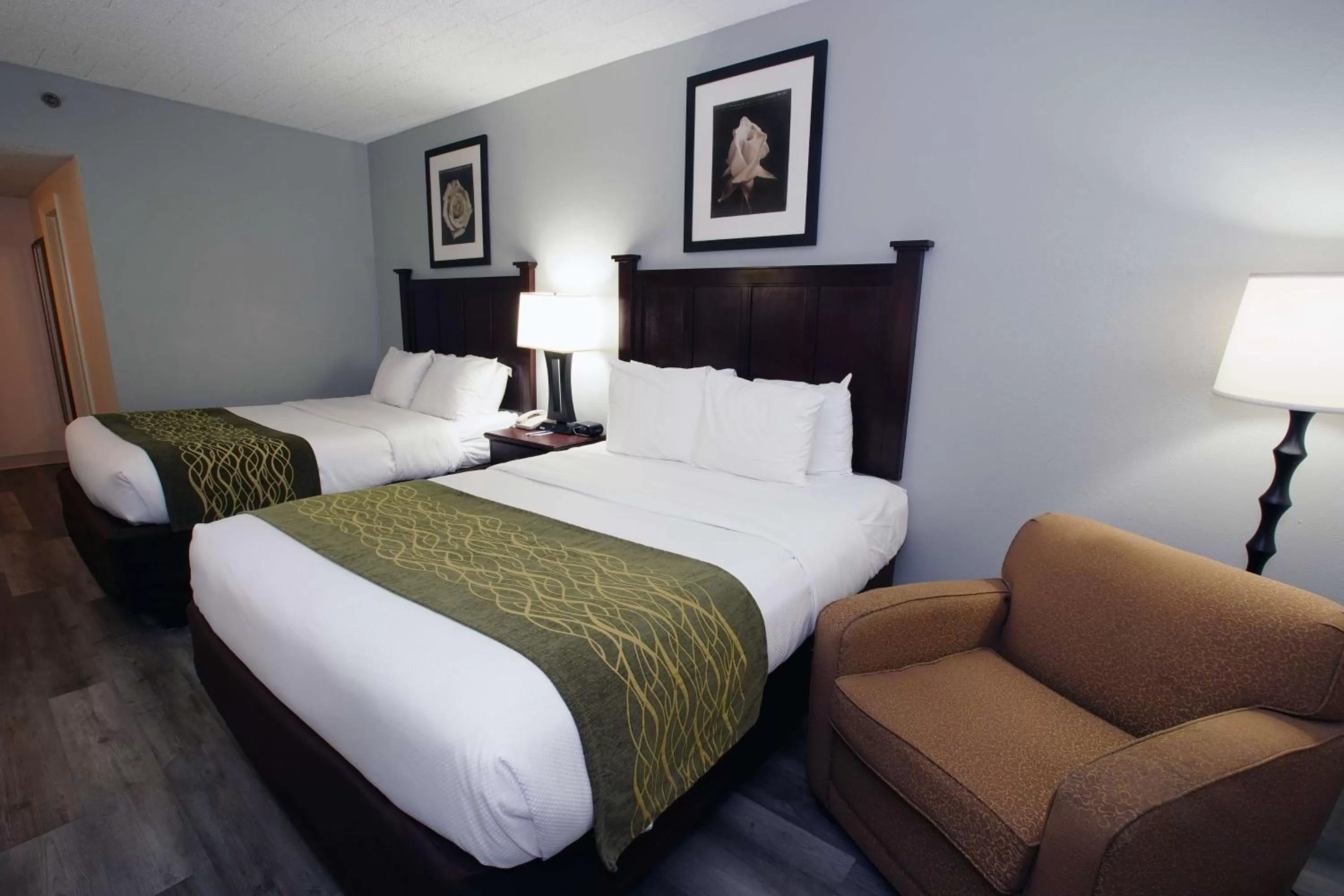 Bed in Best Western Paramus Hotel & Suites