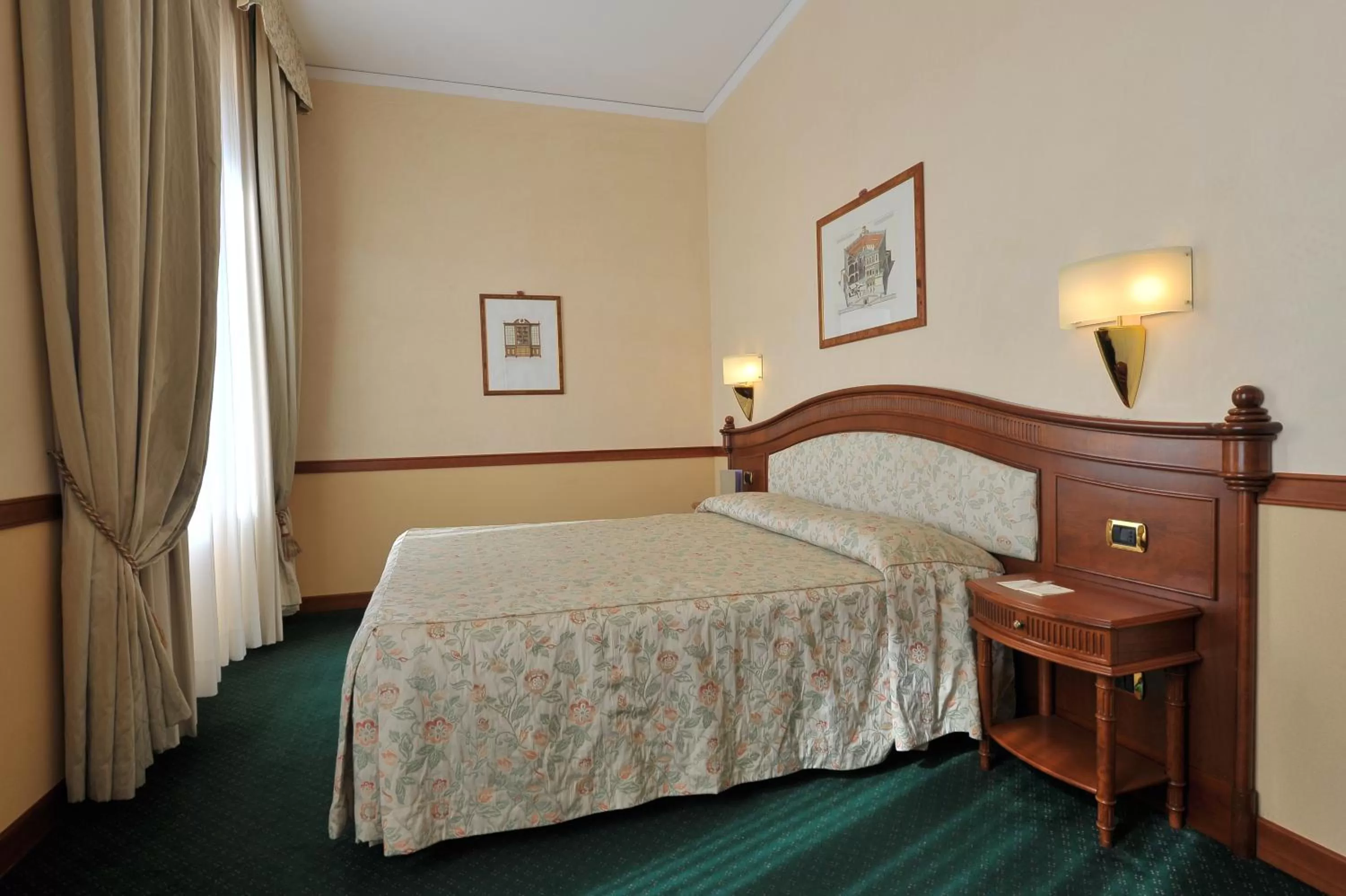 Photo of the whole room, Bed in Hotel degli Orafi