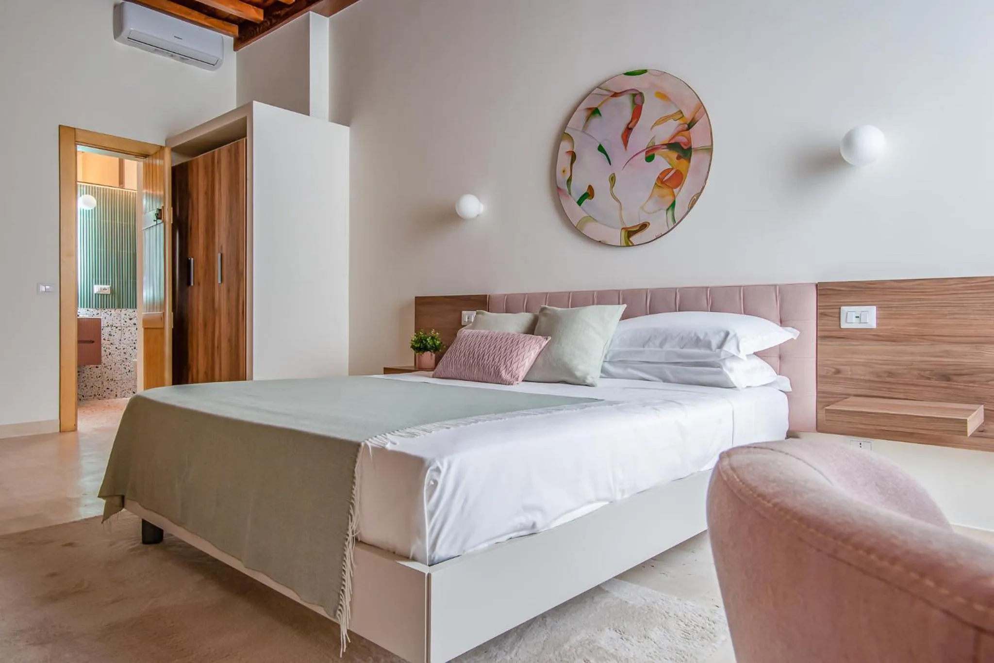 Bedroom, Bed in Grand Master Suites