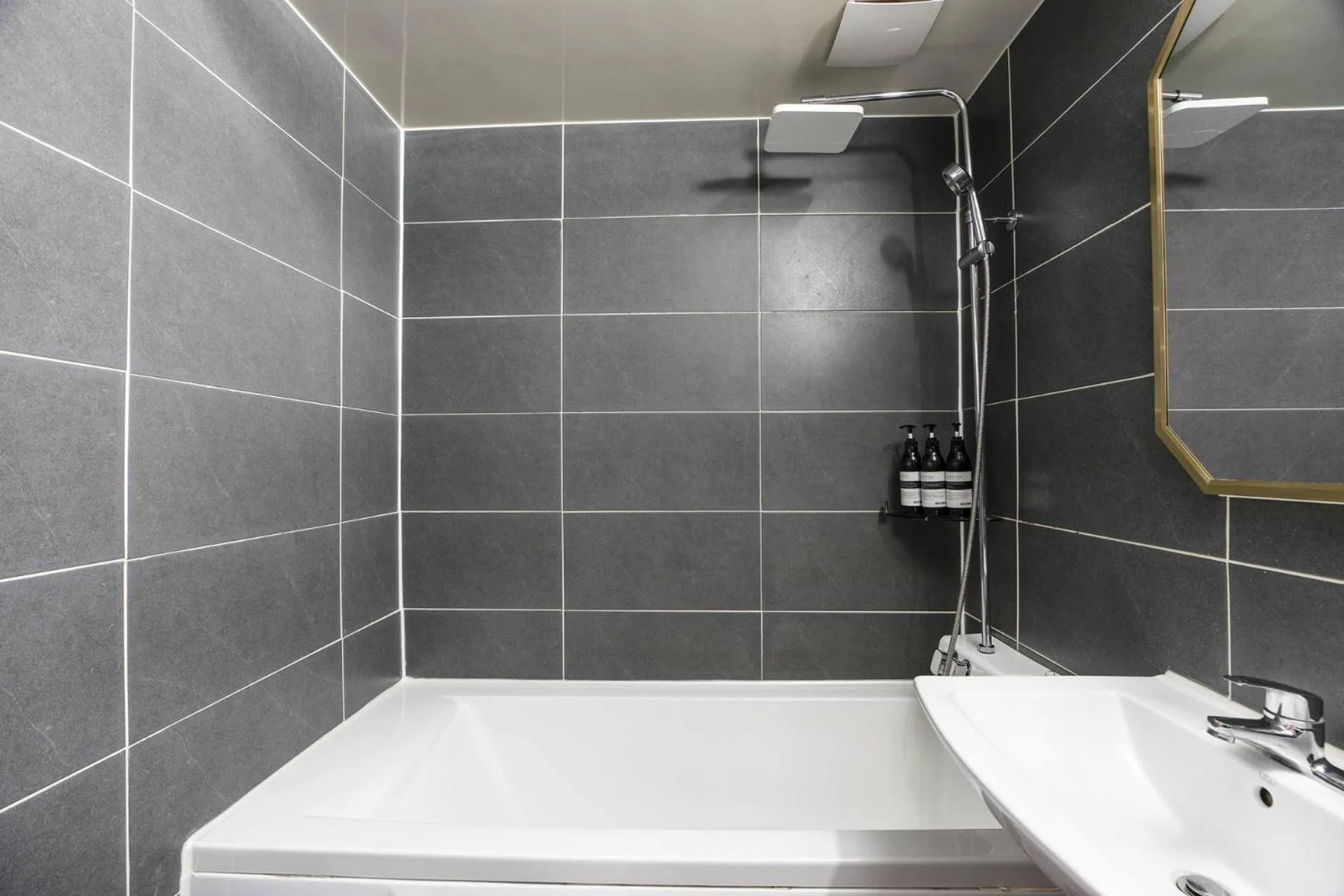 Bathroom in Central Plaza Hotel