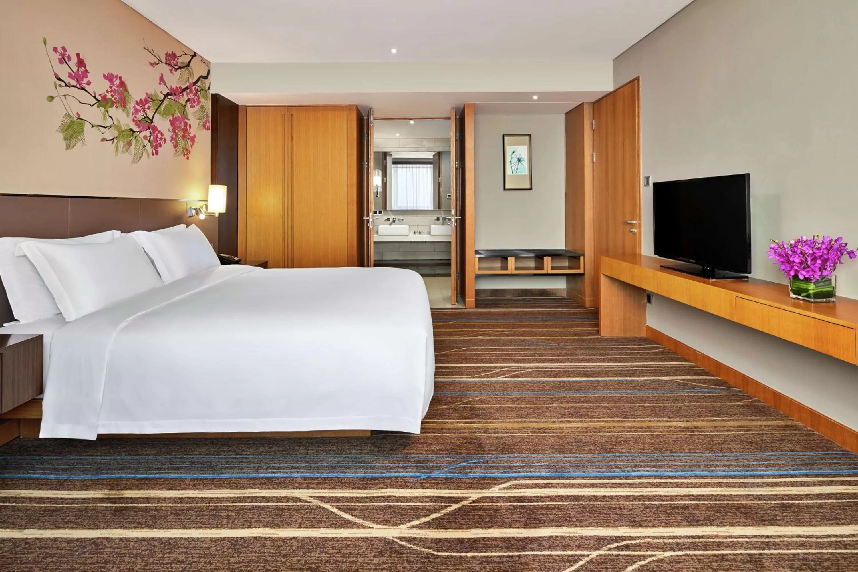 Bedroom, Bed in Hilton Garden Inn Shenzhen Bao'an