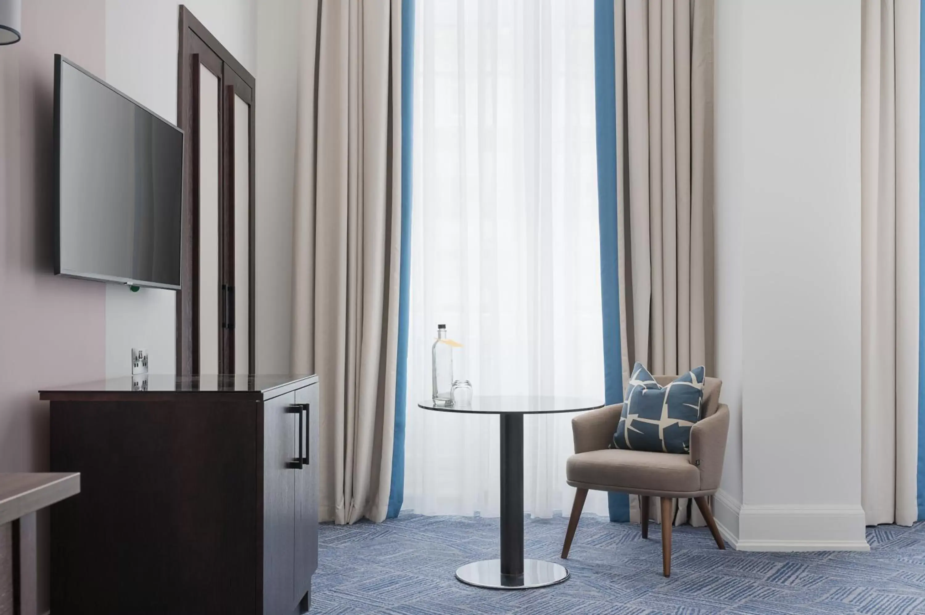 Premium Twin Room in voco Grand Central Glasgow by IHG Premium Twin Room in voco Grand Central Glasgow by IHG