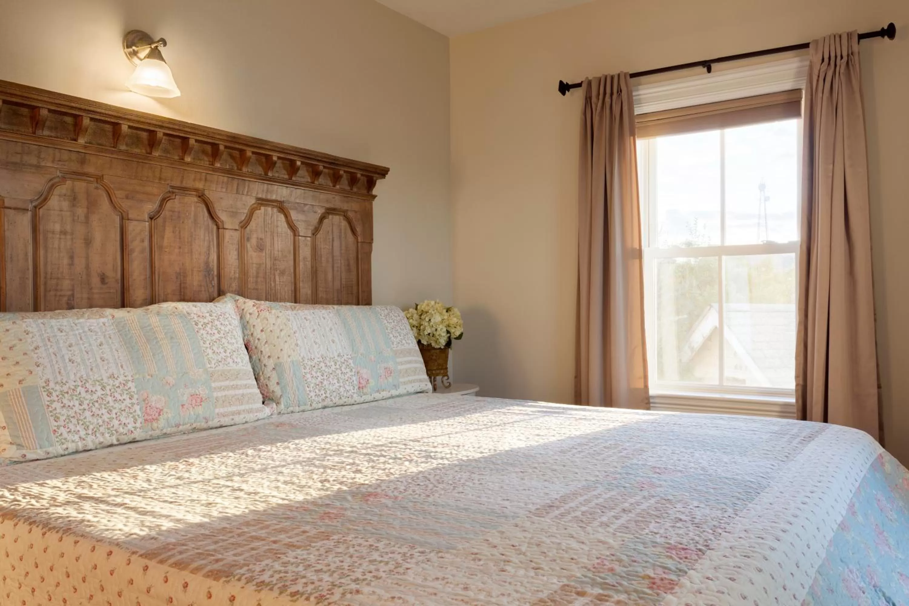 Bedroom, Bed in Avonlea