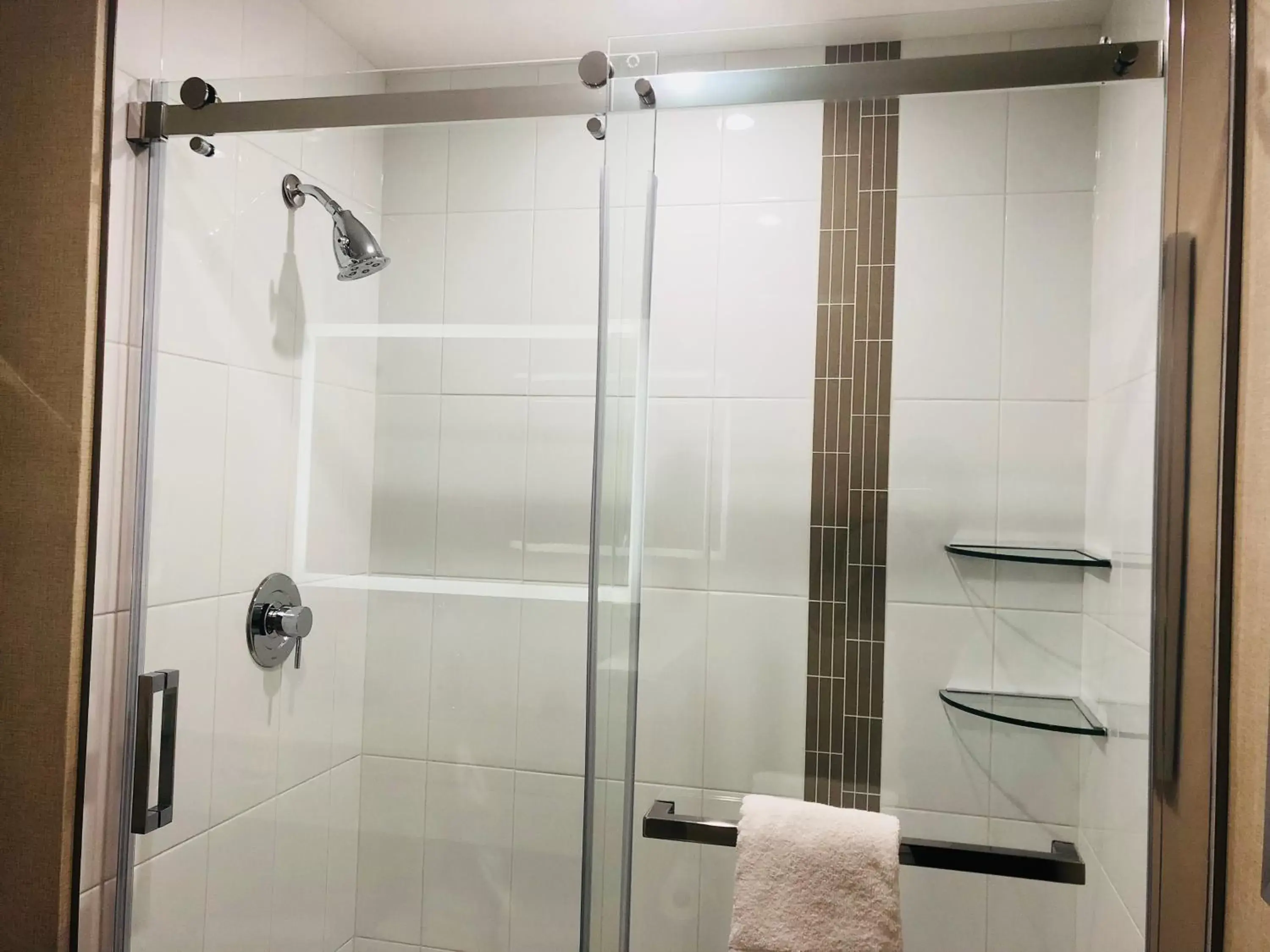 Deluxe King Room - Non-Smoking in Wingate by Wyndham Kamloops Deluxe King Room - Non-Smoking in Wingate by Wyndham Kamloops