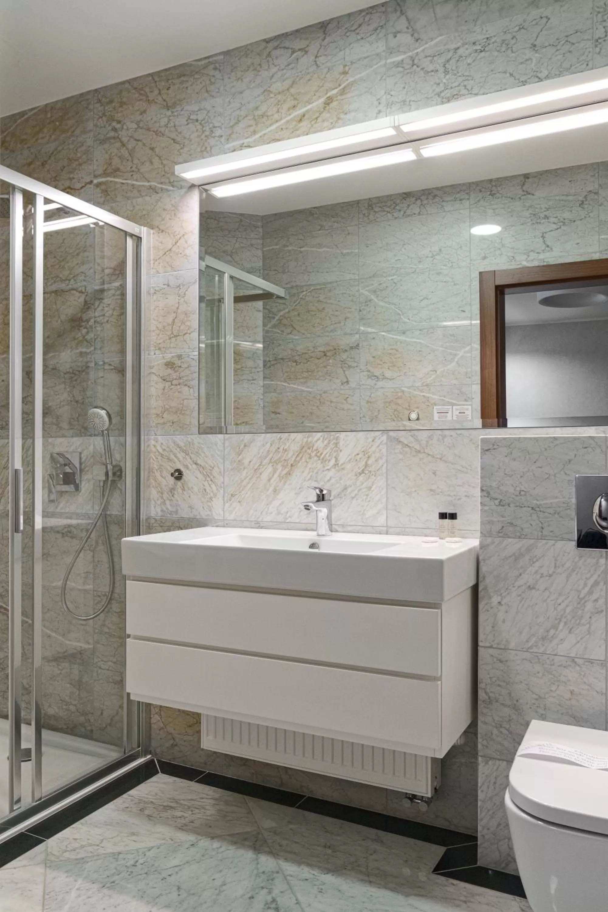 Toilet in Hotel Villa Eva