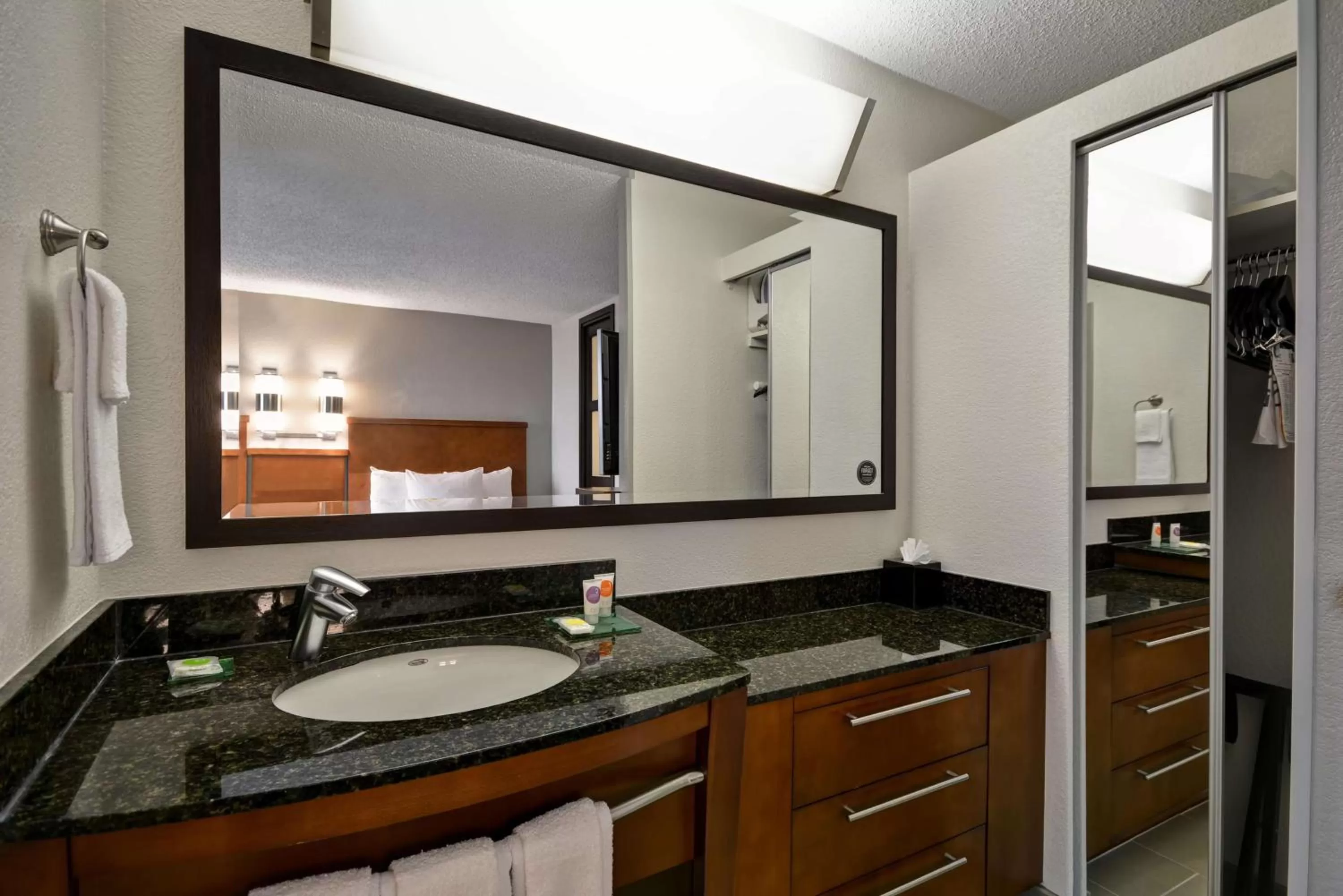 Bathroom in Hyatt Place Miami Airport-West/Doral