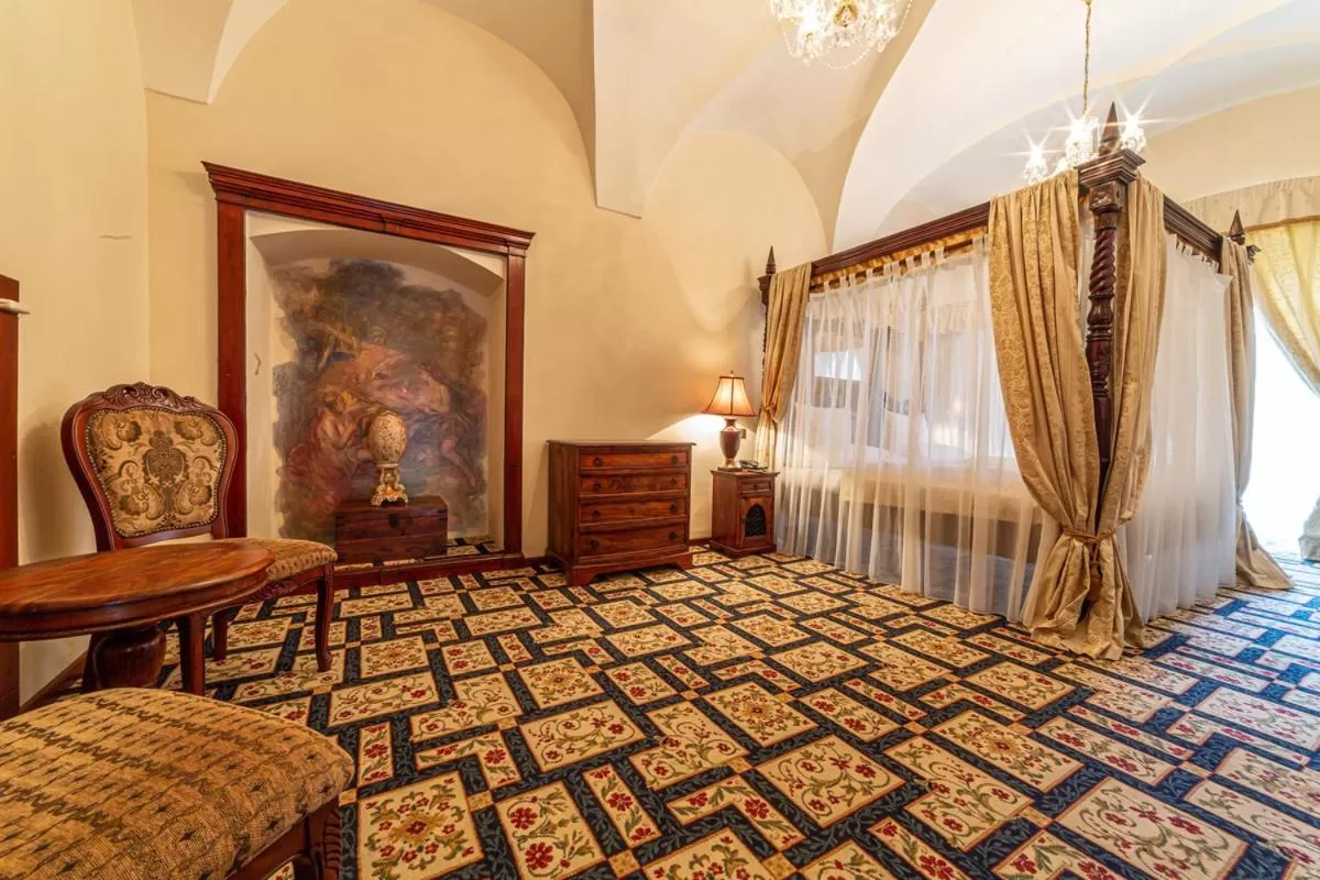 Bedroom, Bed in Chateau Zbiroh