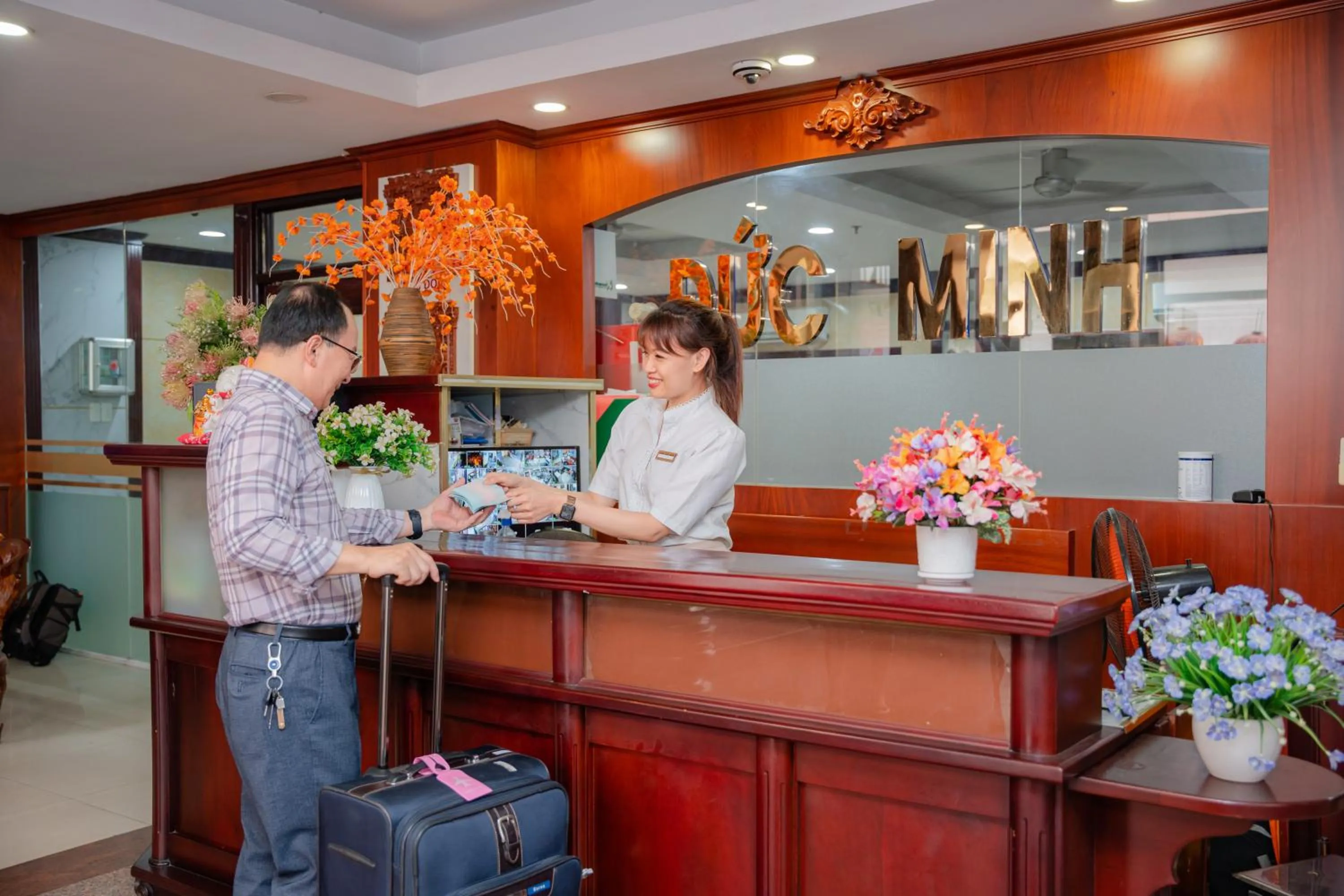 Staff in Duc Minh Saigon Airport Hotel