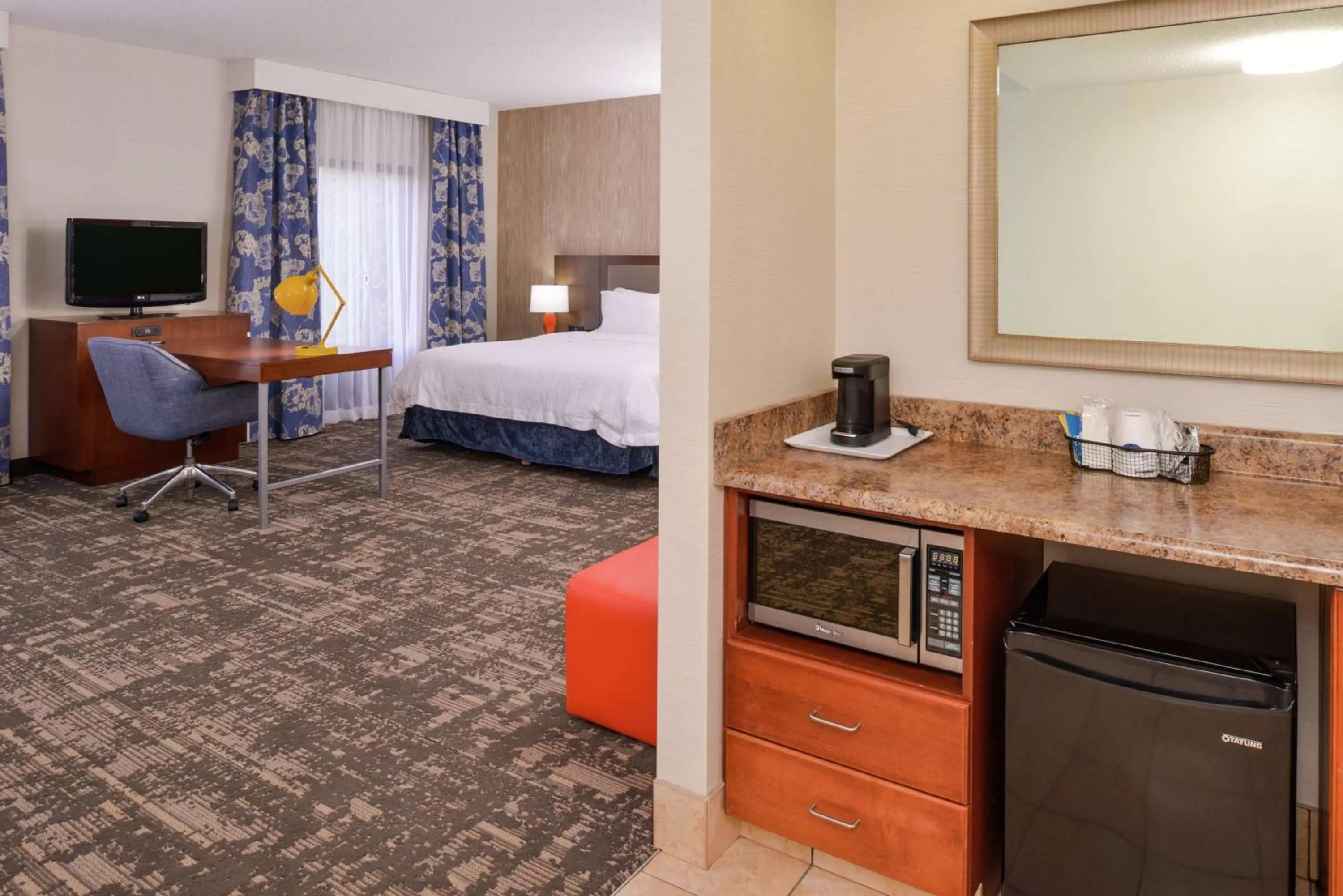 Bedroom, Bed in Hampton Inn & Suites Wilmington