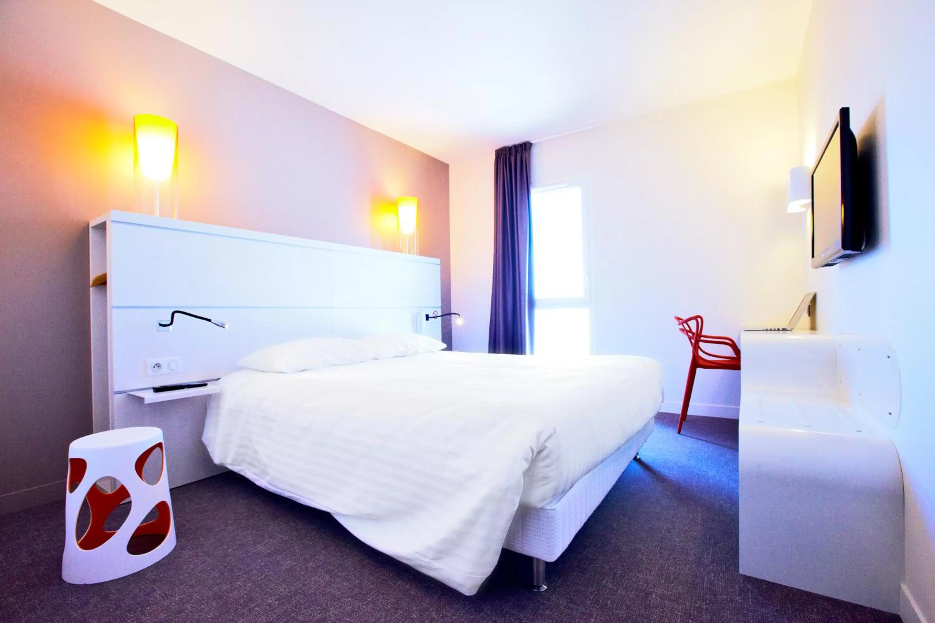 Bedroom, Bed in ibis Styles La Rochelle Centre les Minimes