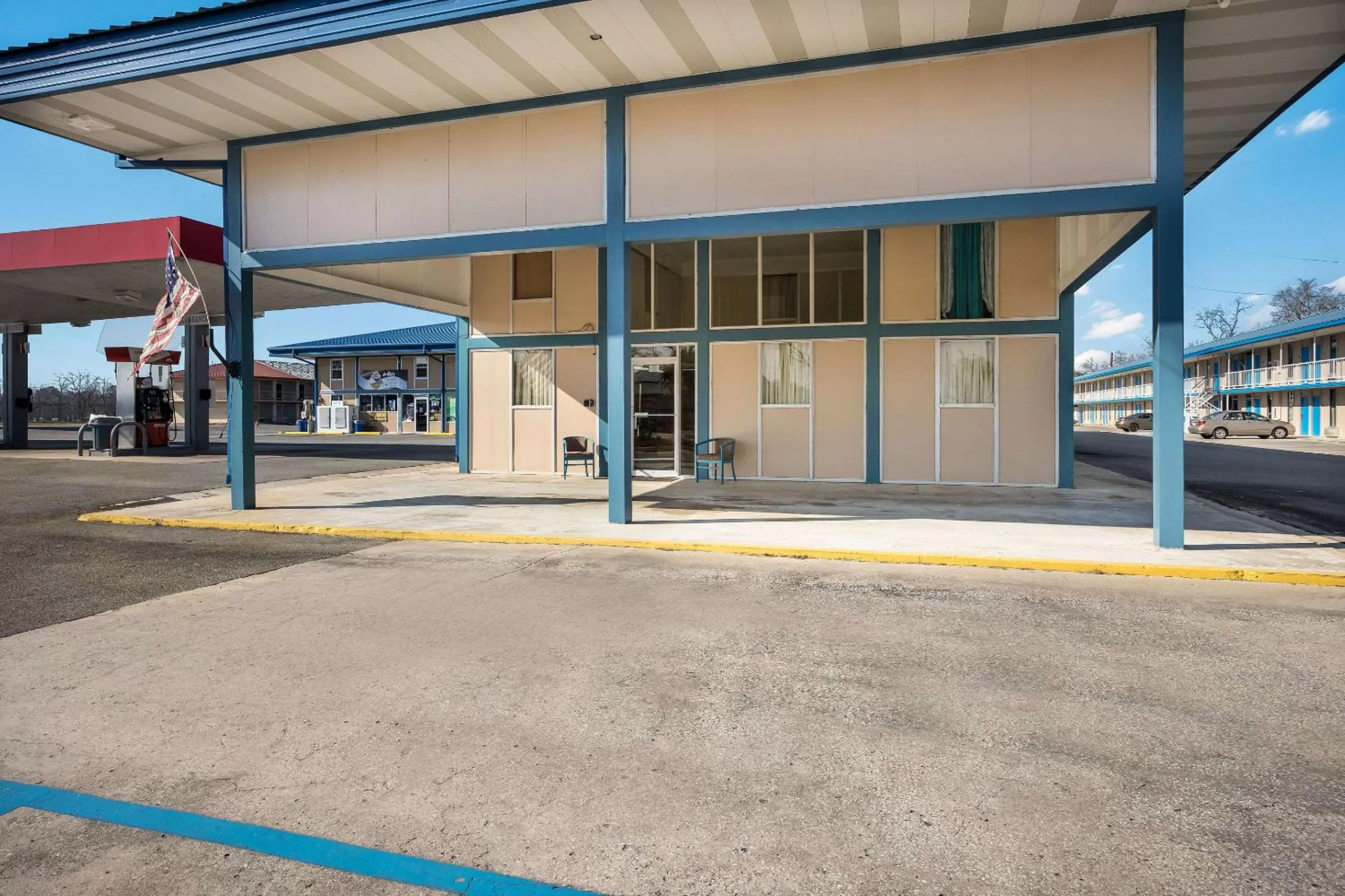 Property building in Rodeway Inn Cecil