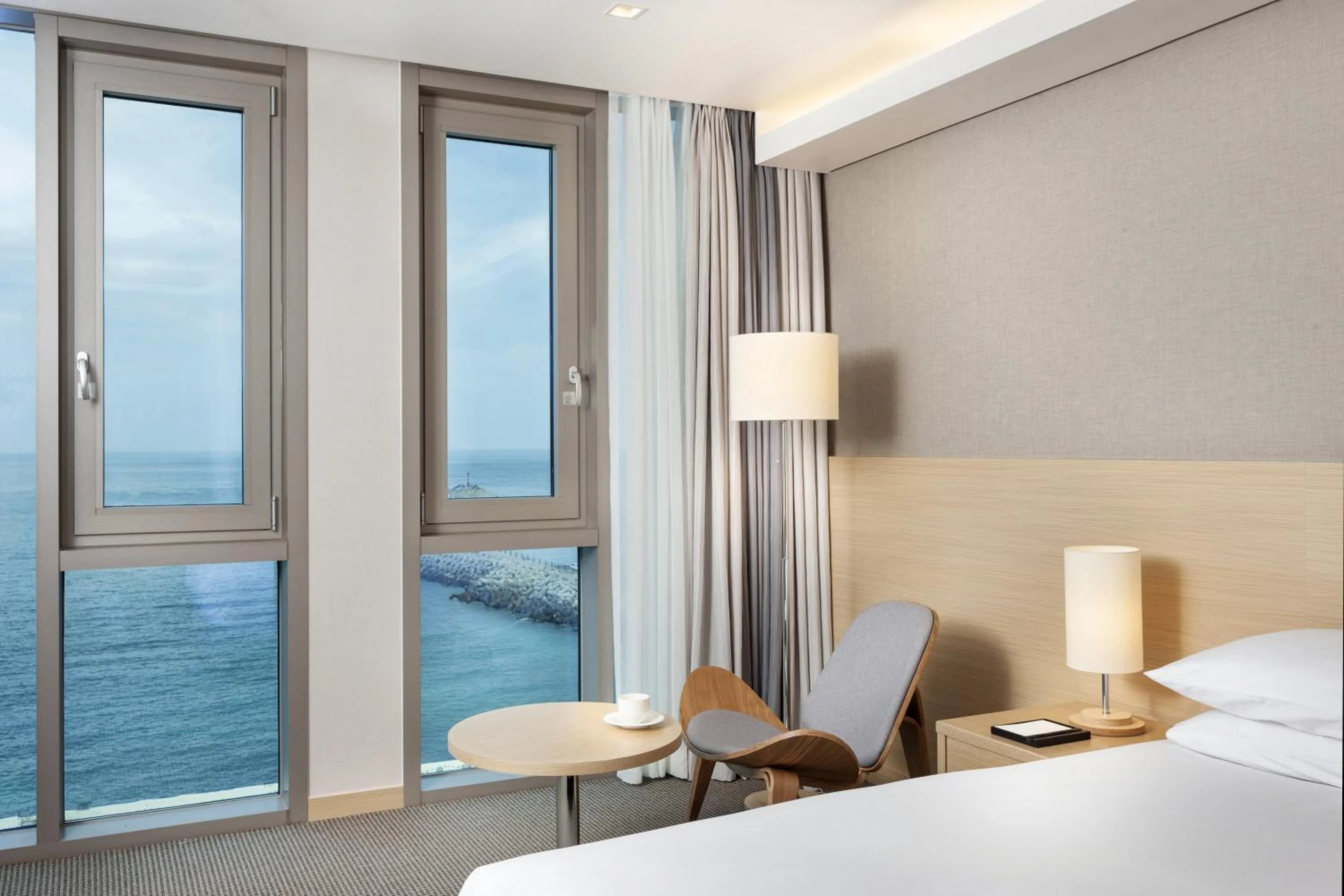 Sea view, Bed in Hotel Regent Marine The Blue