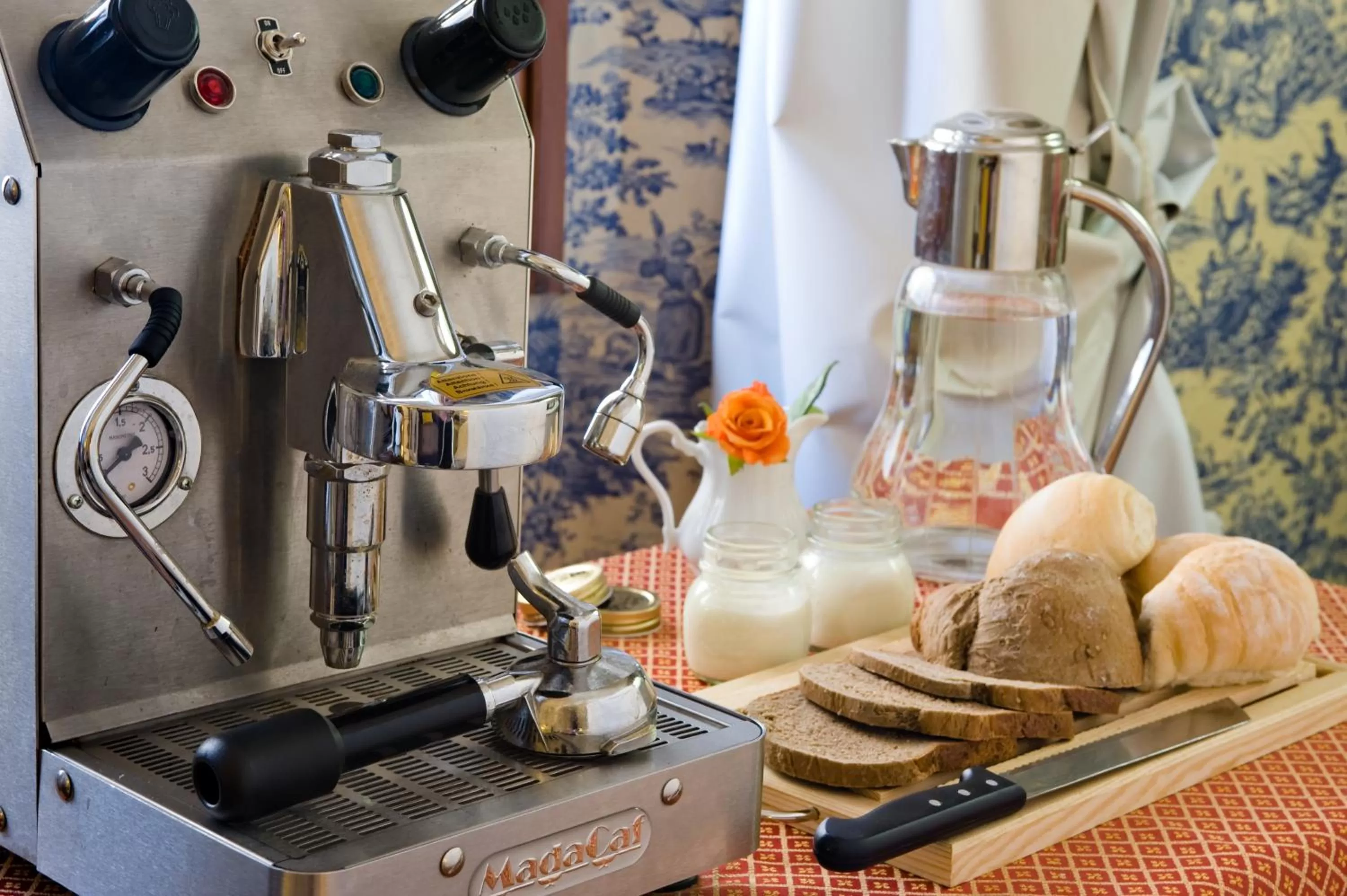 Coffee/tea facilities in Alloro B&B