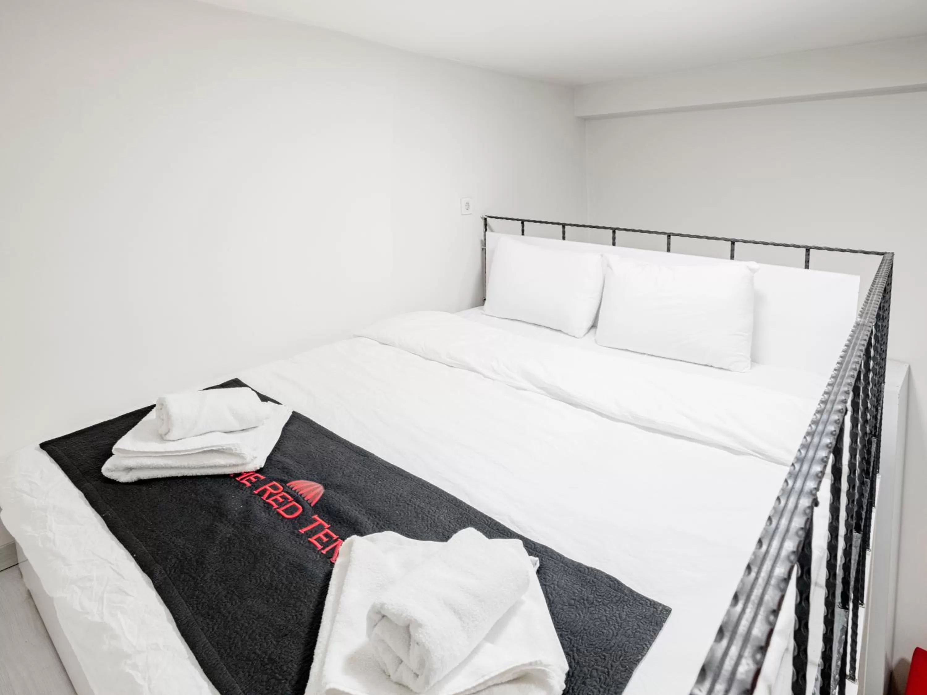 Bed in The Red Tent Suite 88