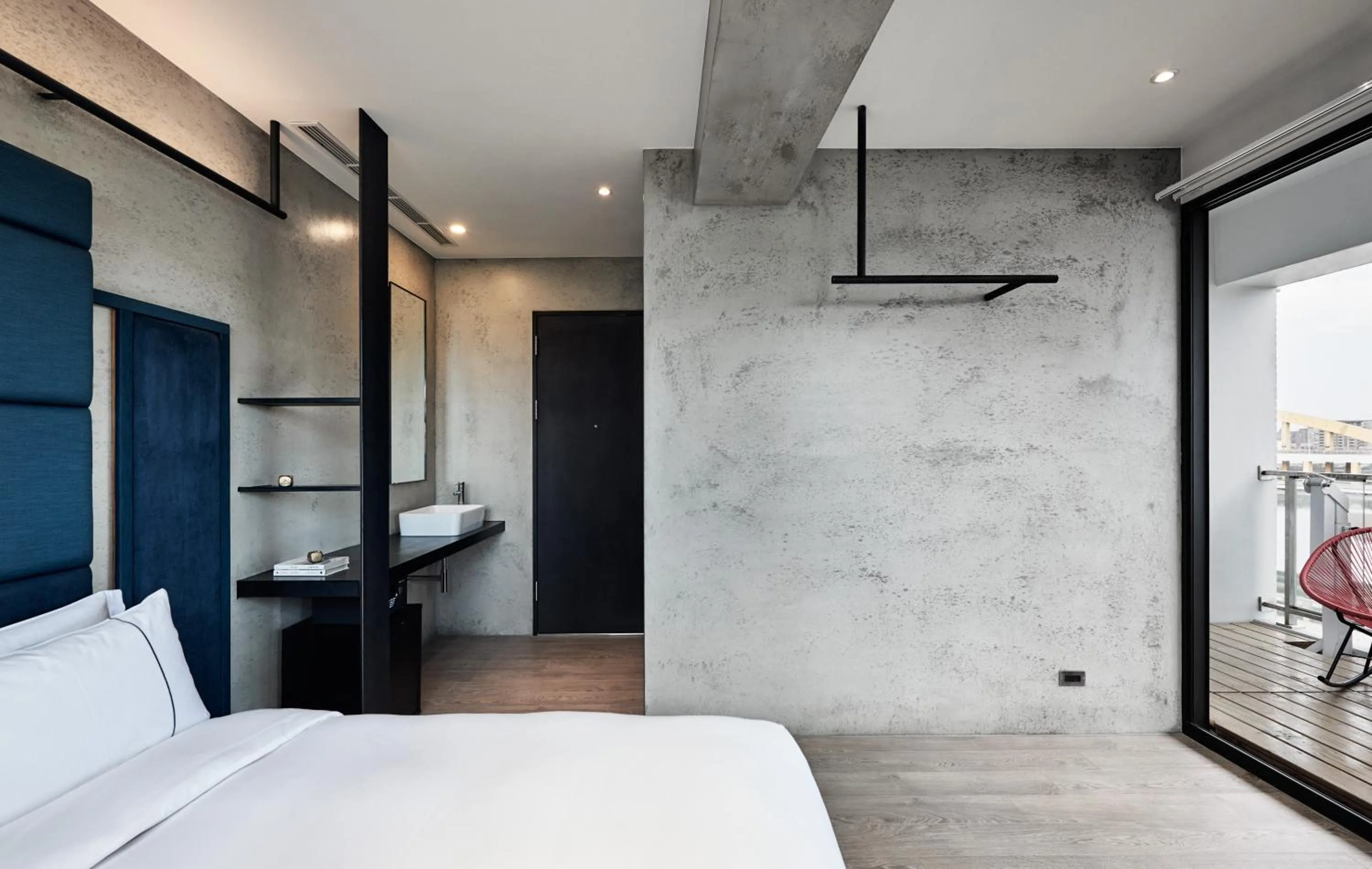 Balcony/Terrace, Bed in Waterfront Hotel