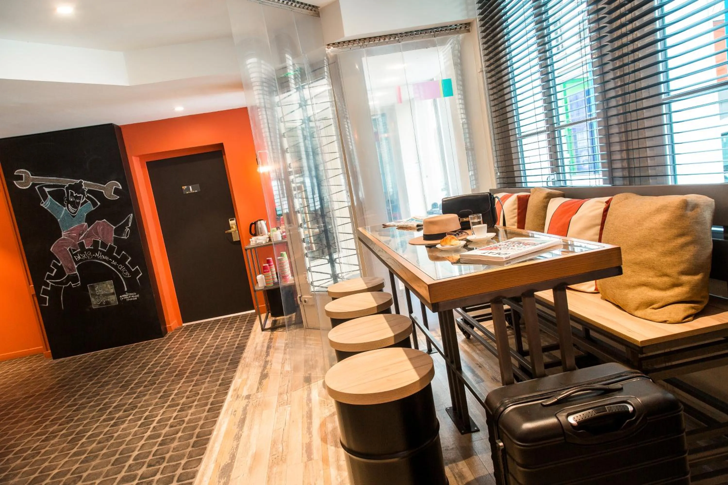 Lobby or reception in ibis Styles Paris Mairie De Clichy
