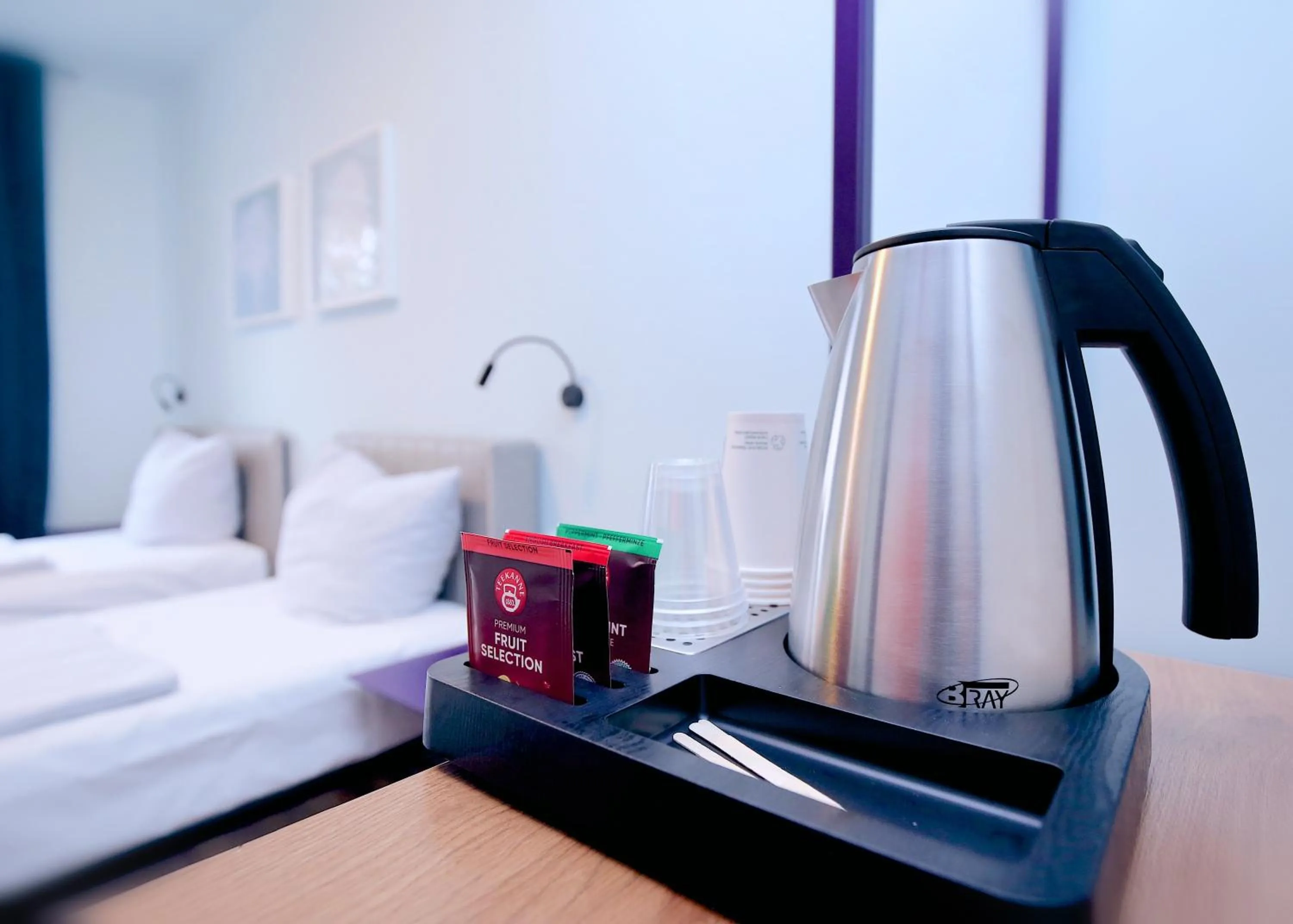 Coffee/tea facilities, Bed in Das Schreder Hotel