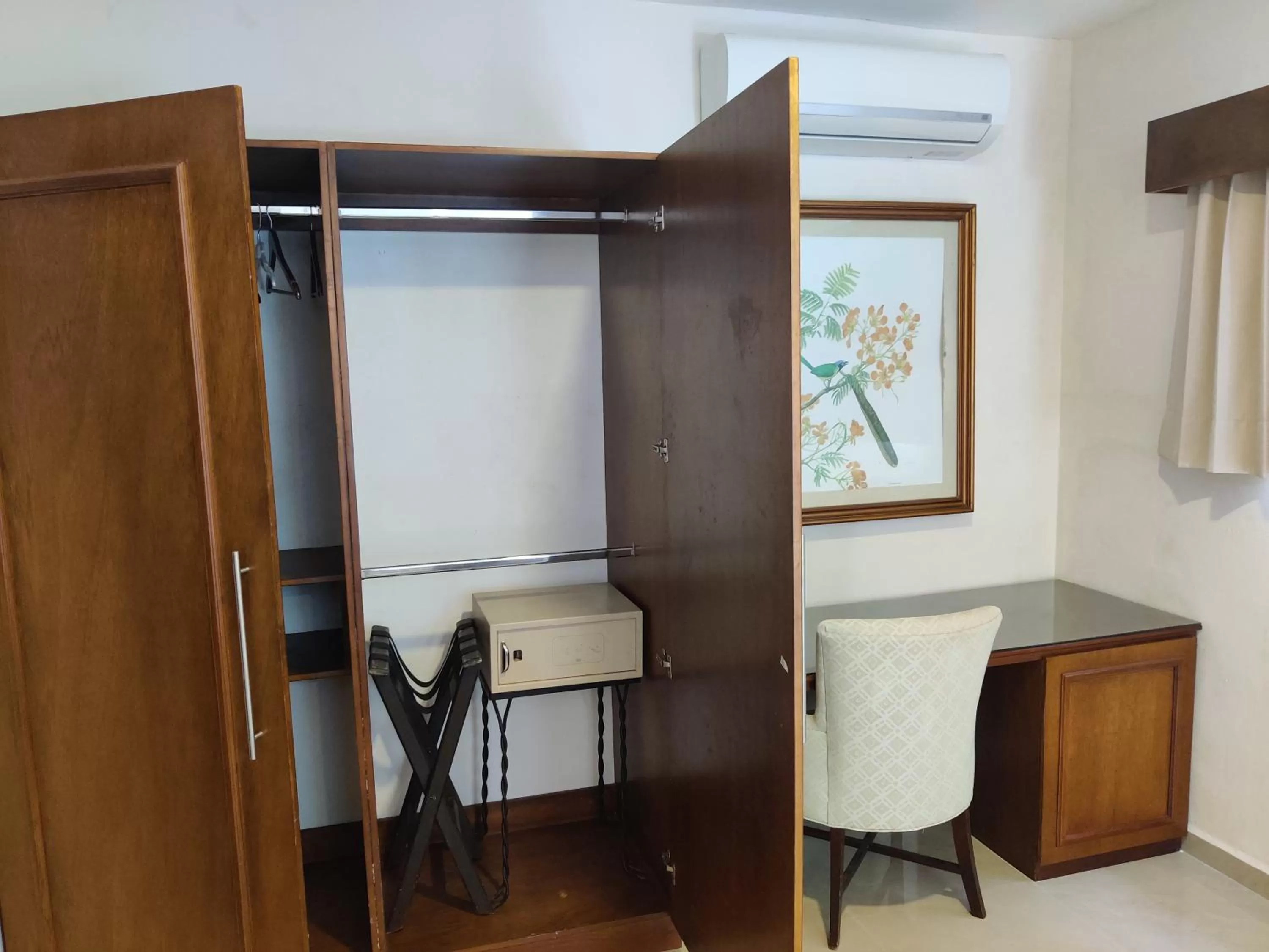 Photo of the whole room in Maison del Embajador