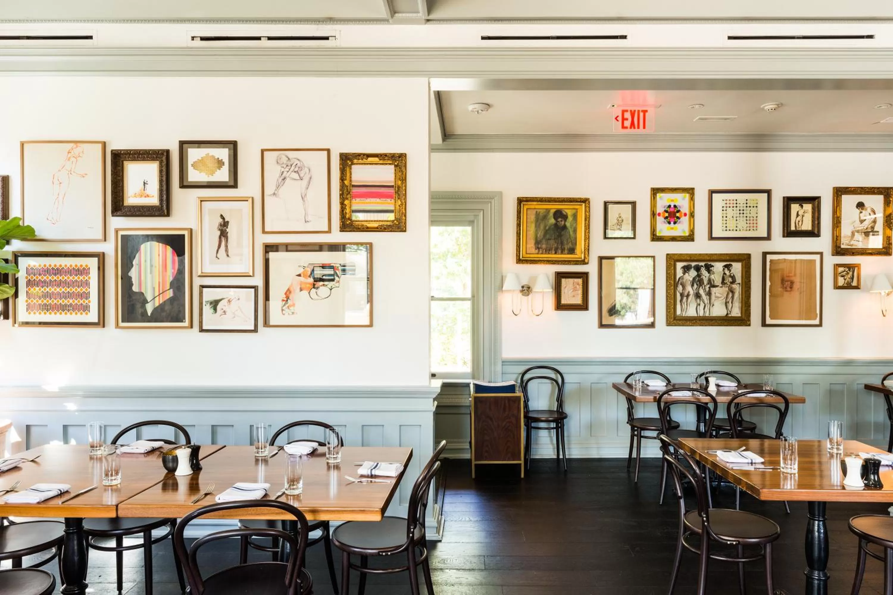 Restaurant/places to eat in Hotel Ella