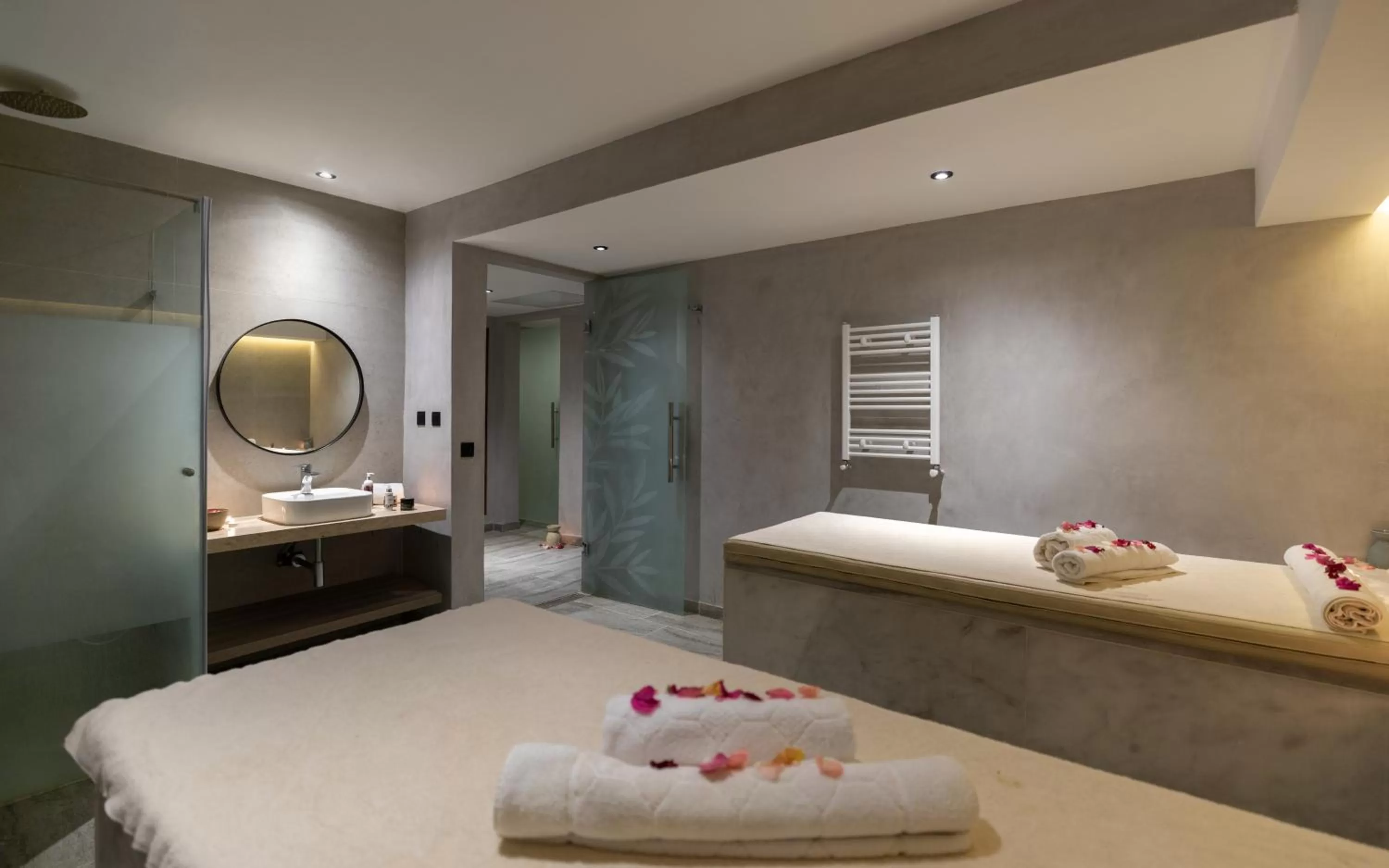 Spa and wellness centre/facilities, Bed in Golden Tulip El Mechtel