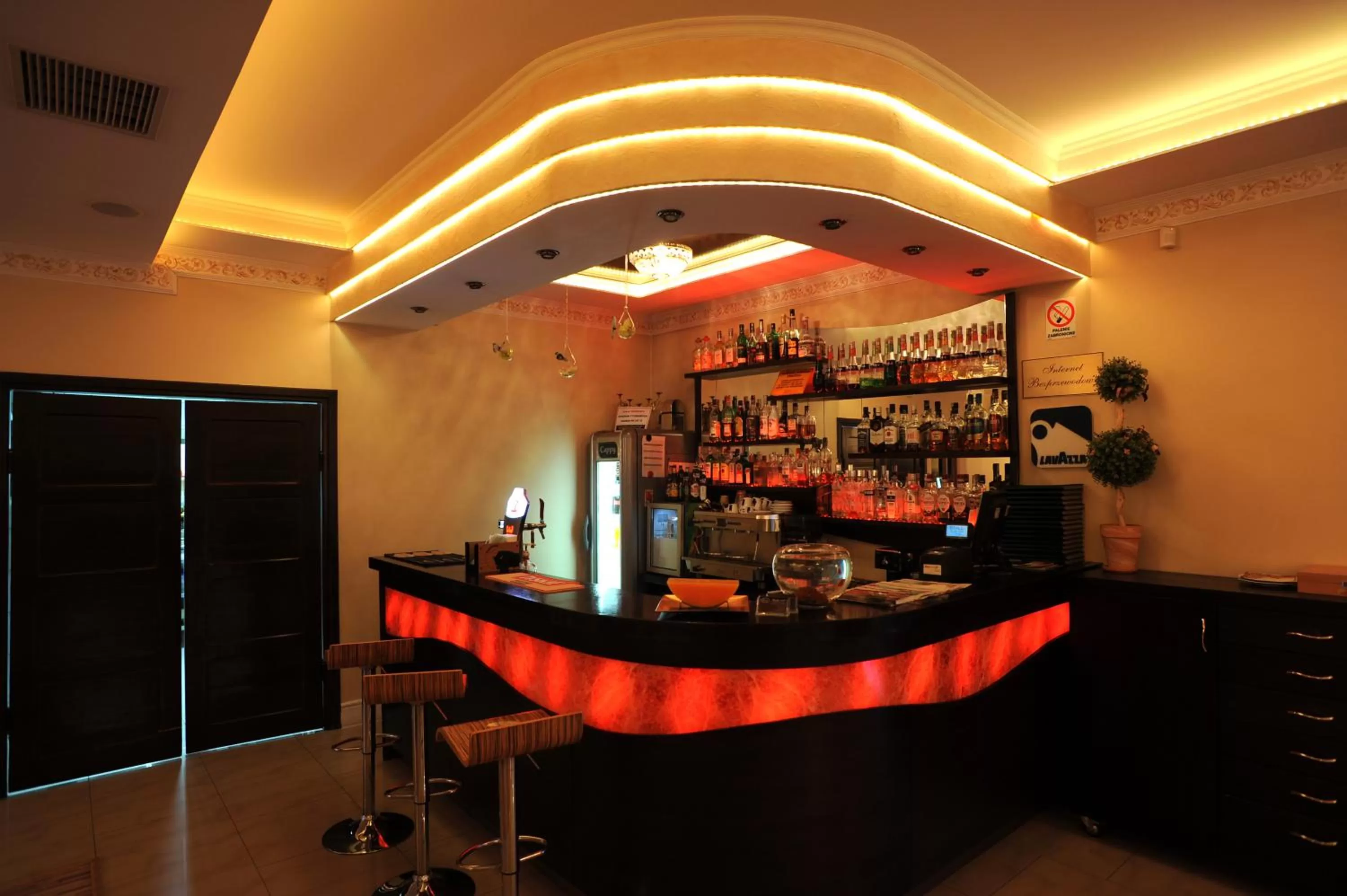 Restaurant/places to eat in Hotel Imperial