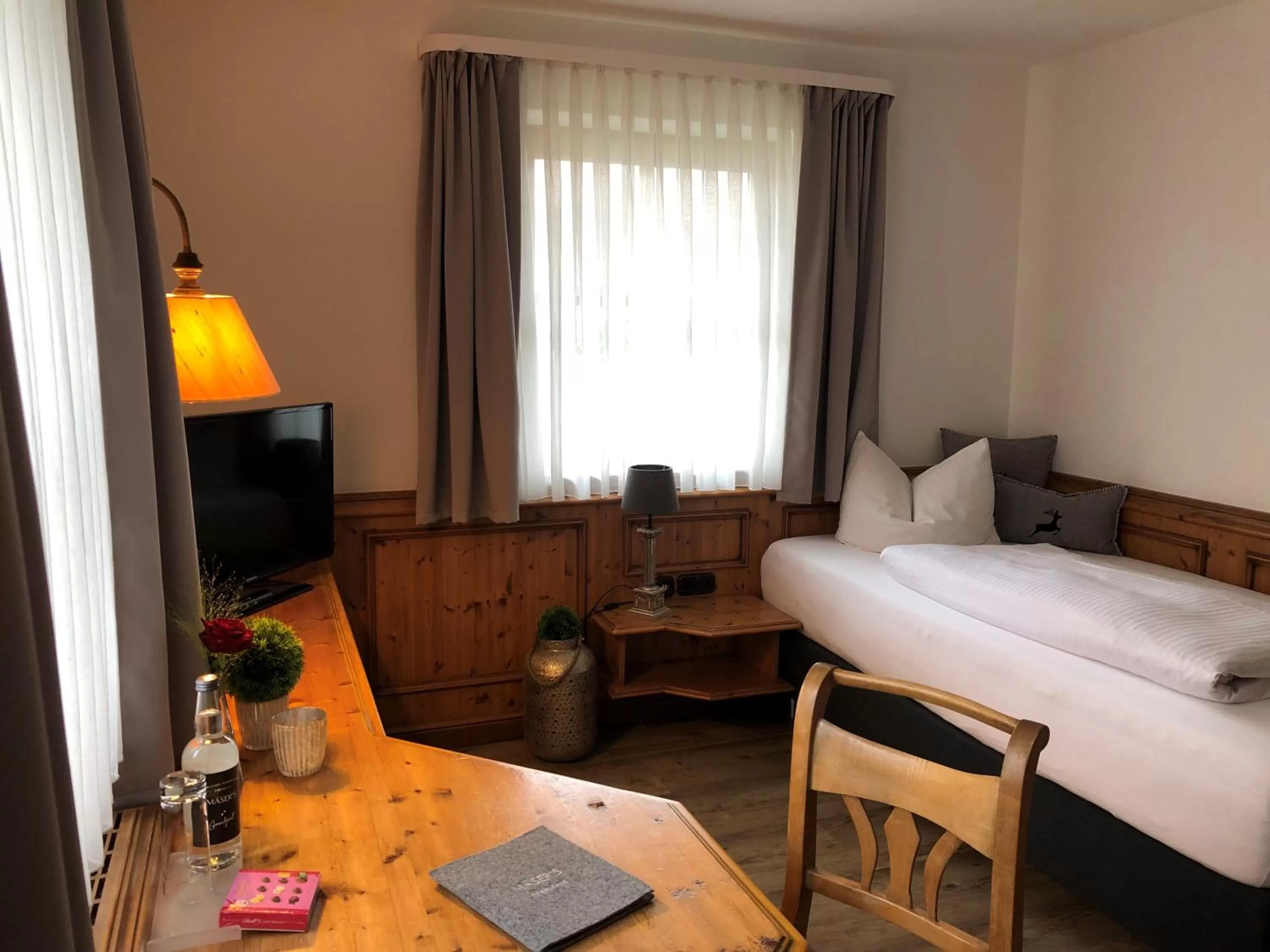 Photo of the whole room, Bed in Mäsers Allgäuherz