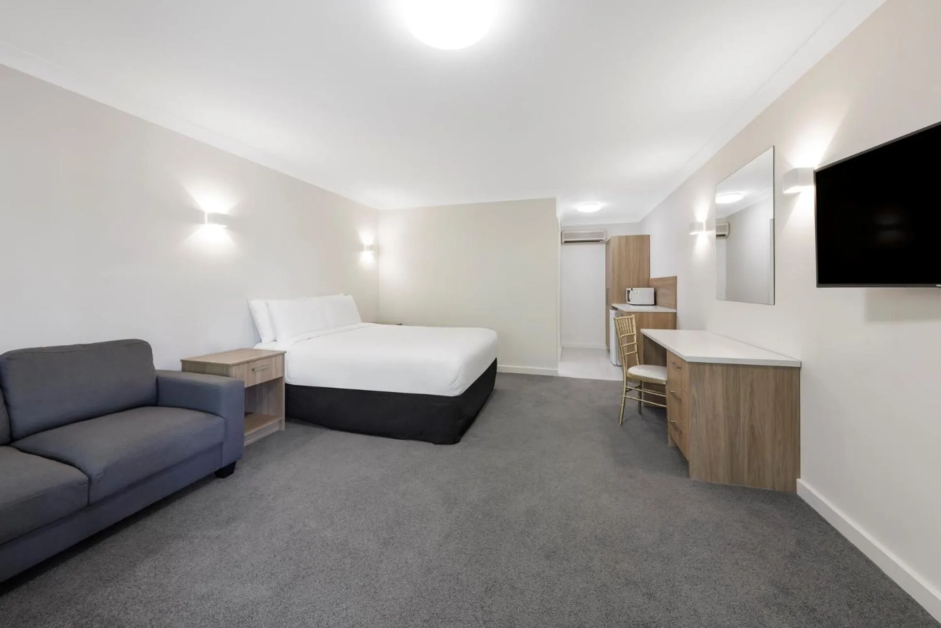 Bed in Elizabethan Lodge