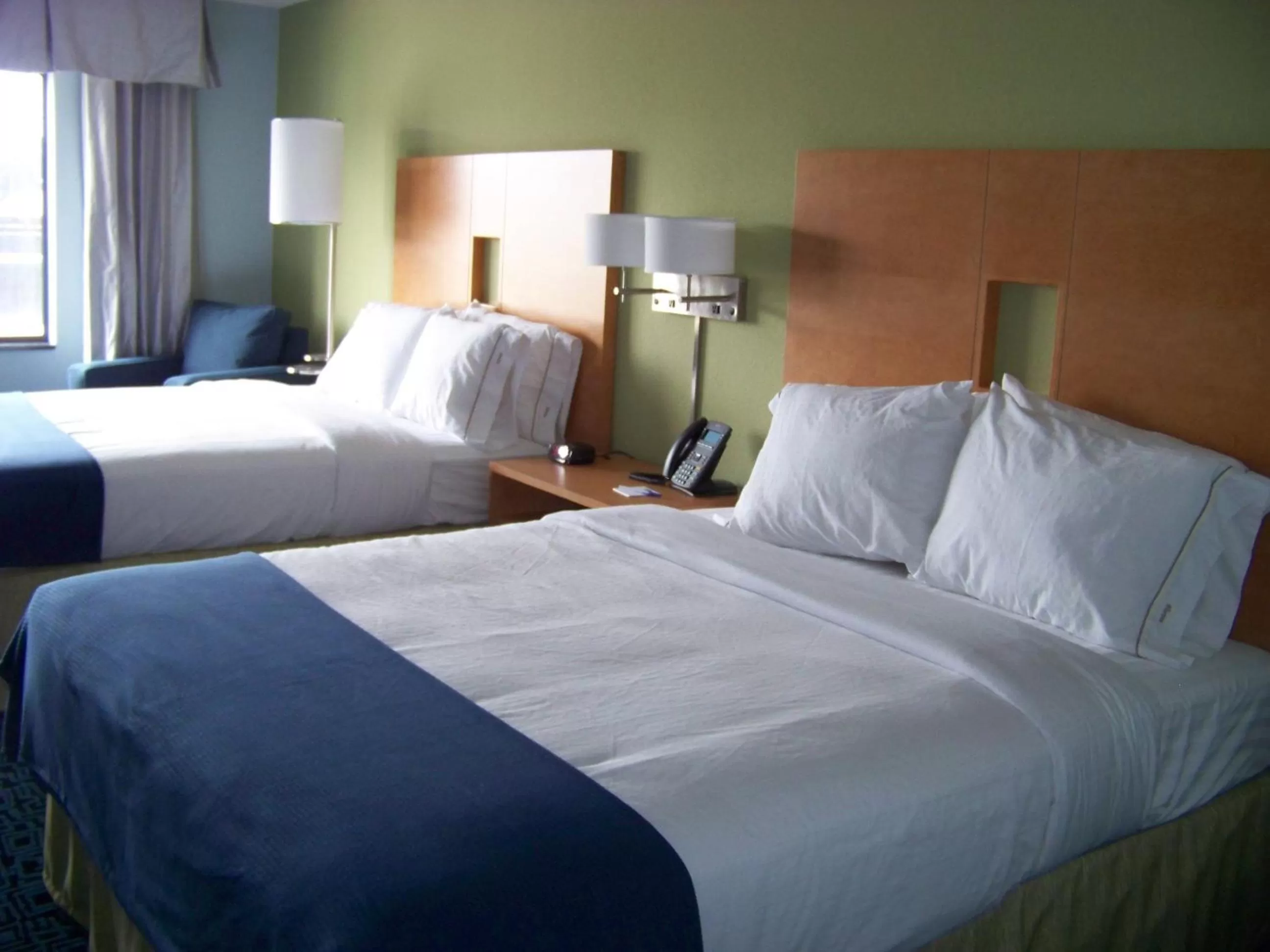 Bed in Holiday Inn Express Hotel & Suites Rock Springs Green River by IHG