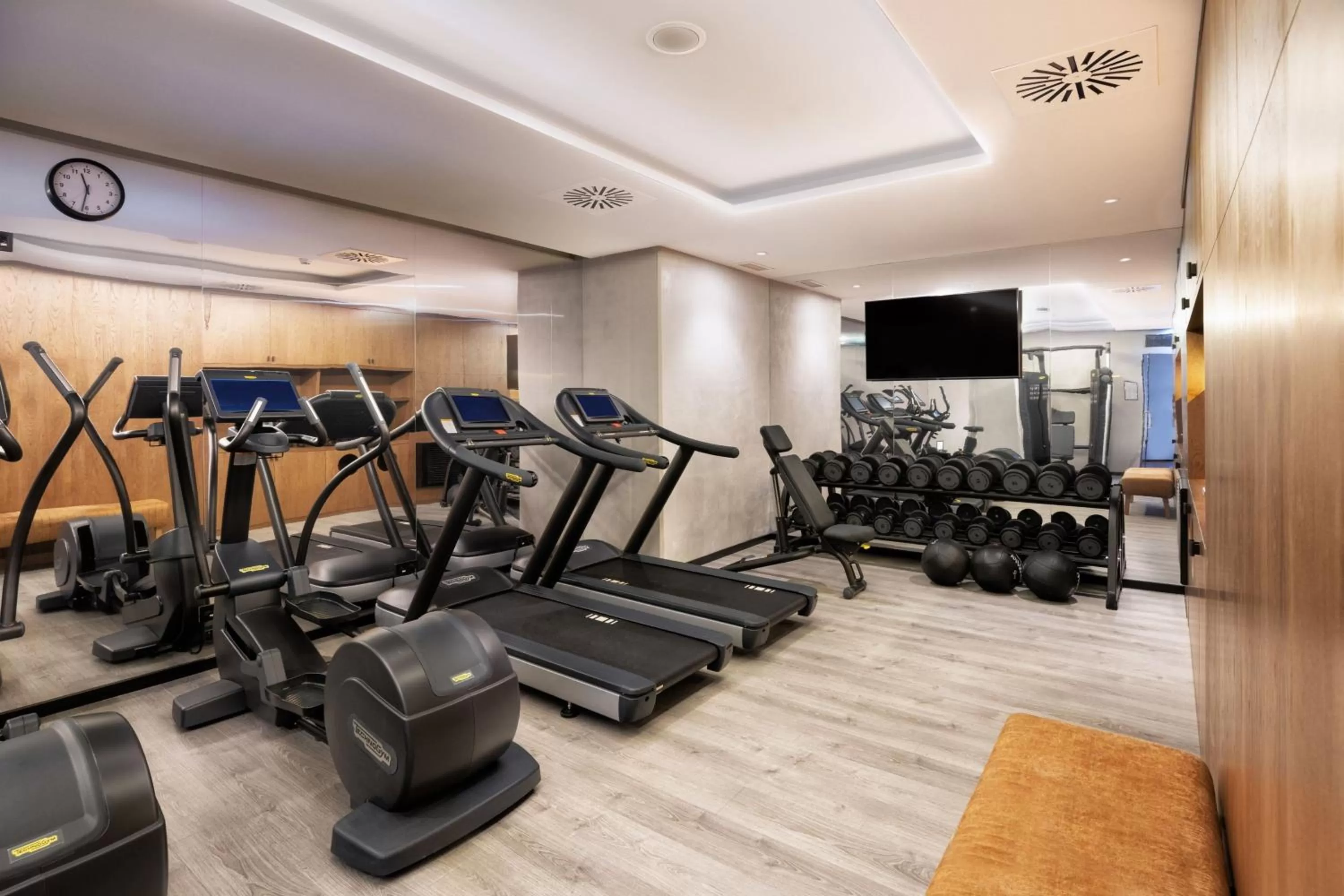Fitness centre/facilities in Four Points by Sheraton Matosinhos