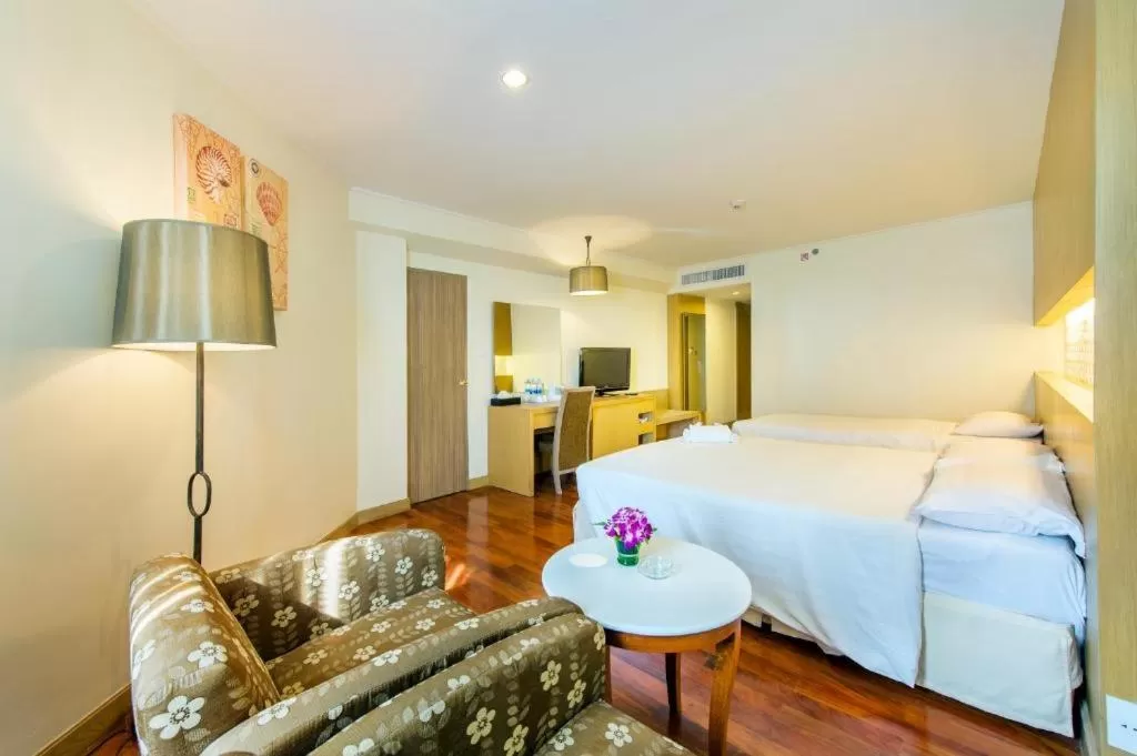 Bed in Jomtien Palm Beach Hotel and Resort