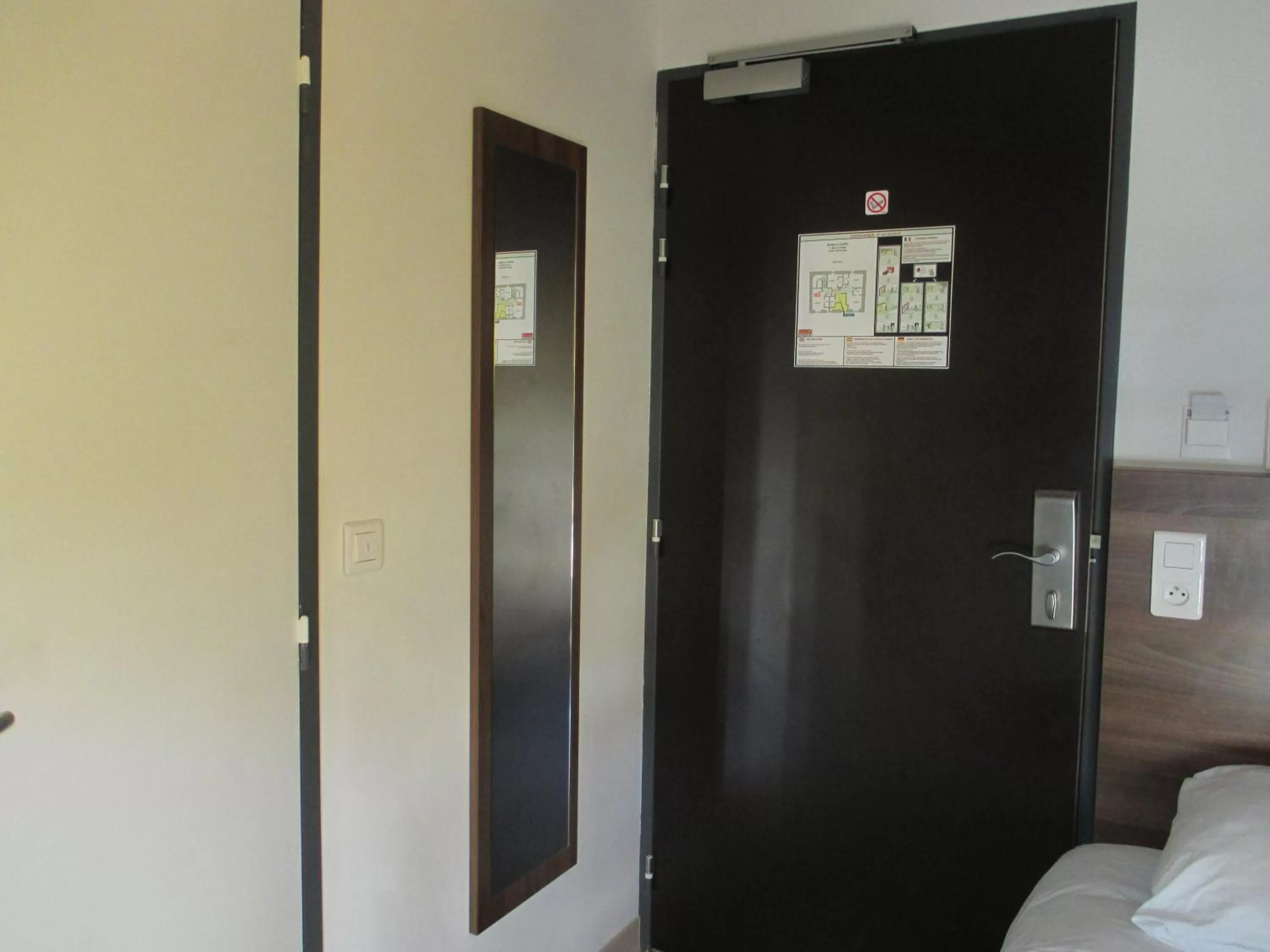 Bedroom, Bed in Hôtel le Pastel